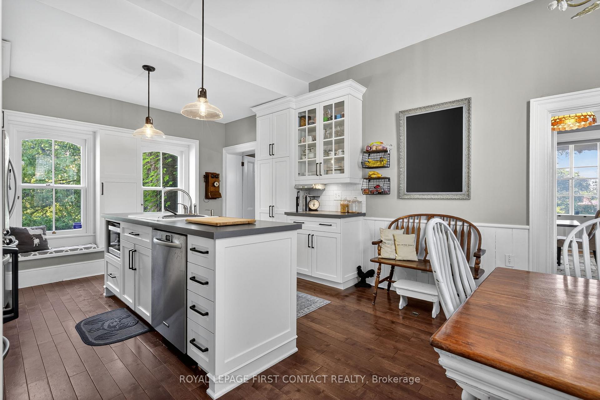 Photo 12 of 126 Letitia Street, Barrie, Letitia Heights — HOMEH