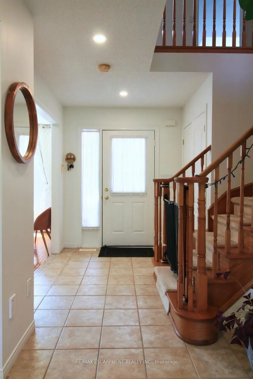 Photo 5 of 15 Moorland Crescent, Hamilton, Ancaster — HOMEH