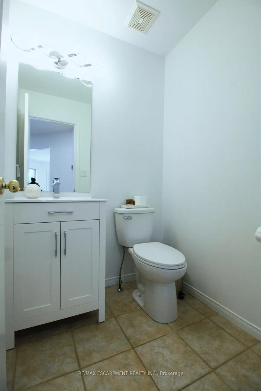 Photo 16 of 15 Moorland Crescent, Hamilton, Ancaster — HOMEH