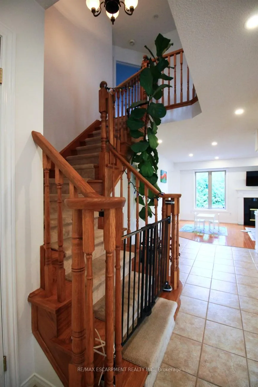 Photo 17 of 15 Moorland Crescent, Hamilton, Ancaster — HOMEH