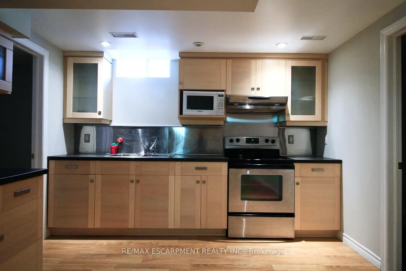 Photo 32 of 15 Moorland Crescent, Hamilton, Ancaster — HOMEH