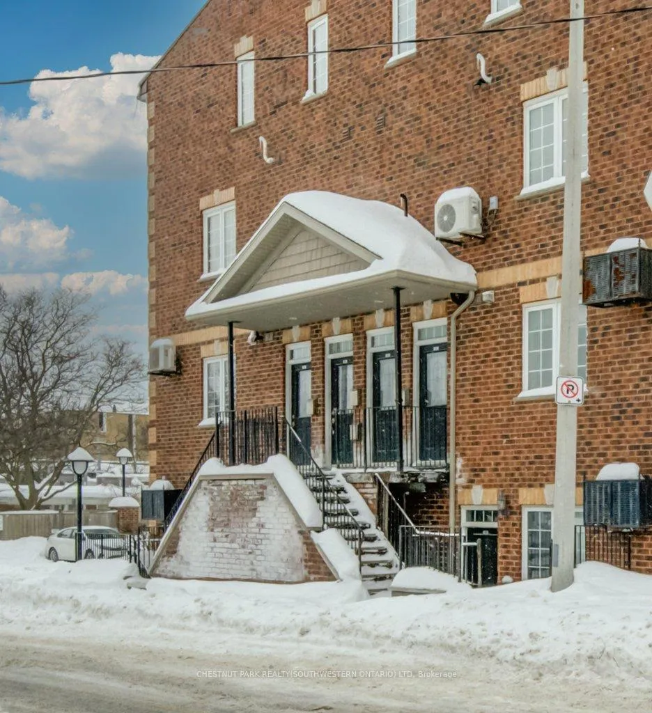 Photo 2 of Unit 202, 555 King Street E, Kitchener — HOMEH