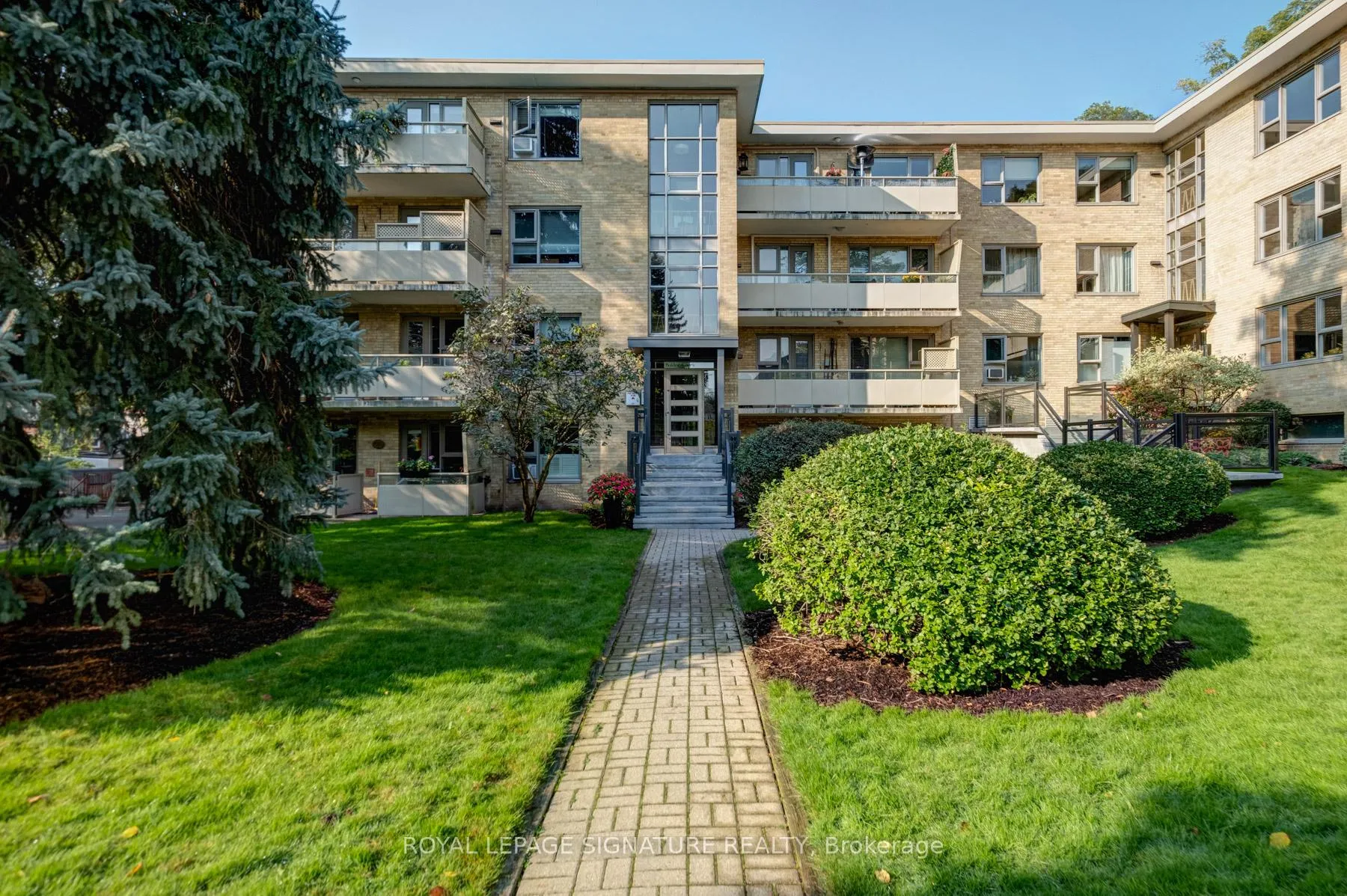 Front of Unit 3, 8 Corinth Gardens