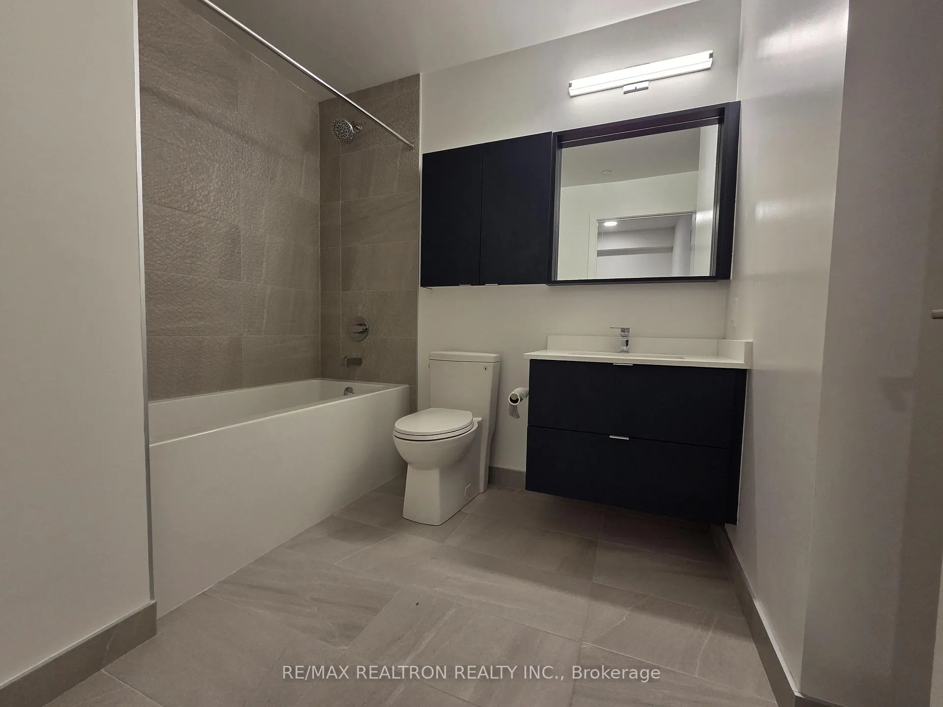 Photo 8 of Unit 2603, 50 Upper Mall Way, Vaughan, Brownridge — HOMEH