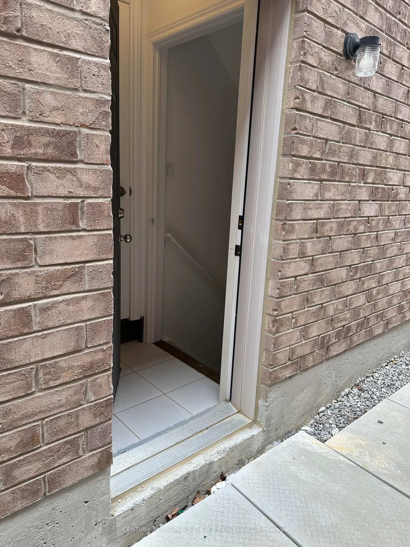 Front of Unit Bsmt, 206 Fruitvale Circle