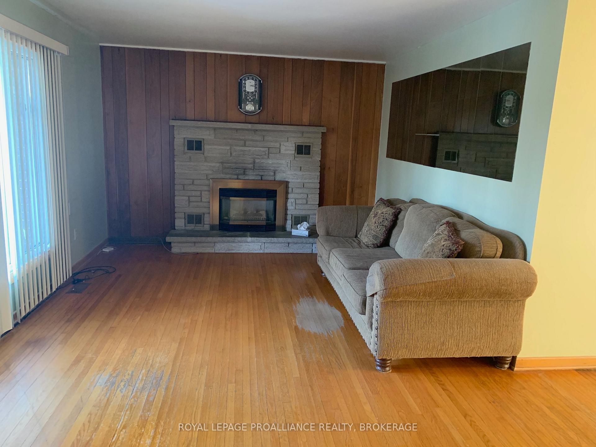 Photo 2 of 180 Elm Street, Gananoque — HOMEH