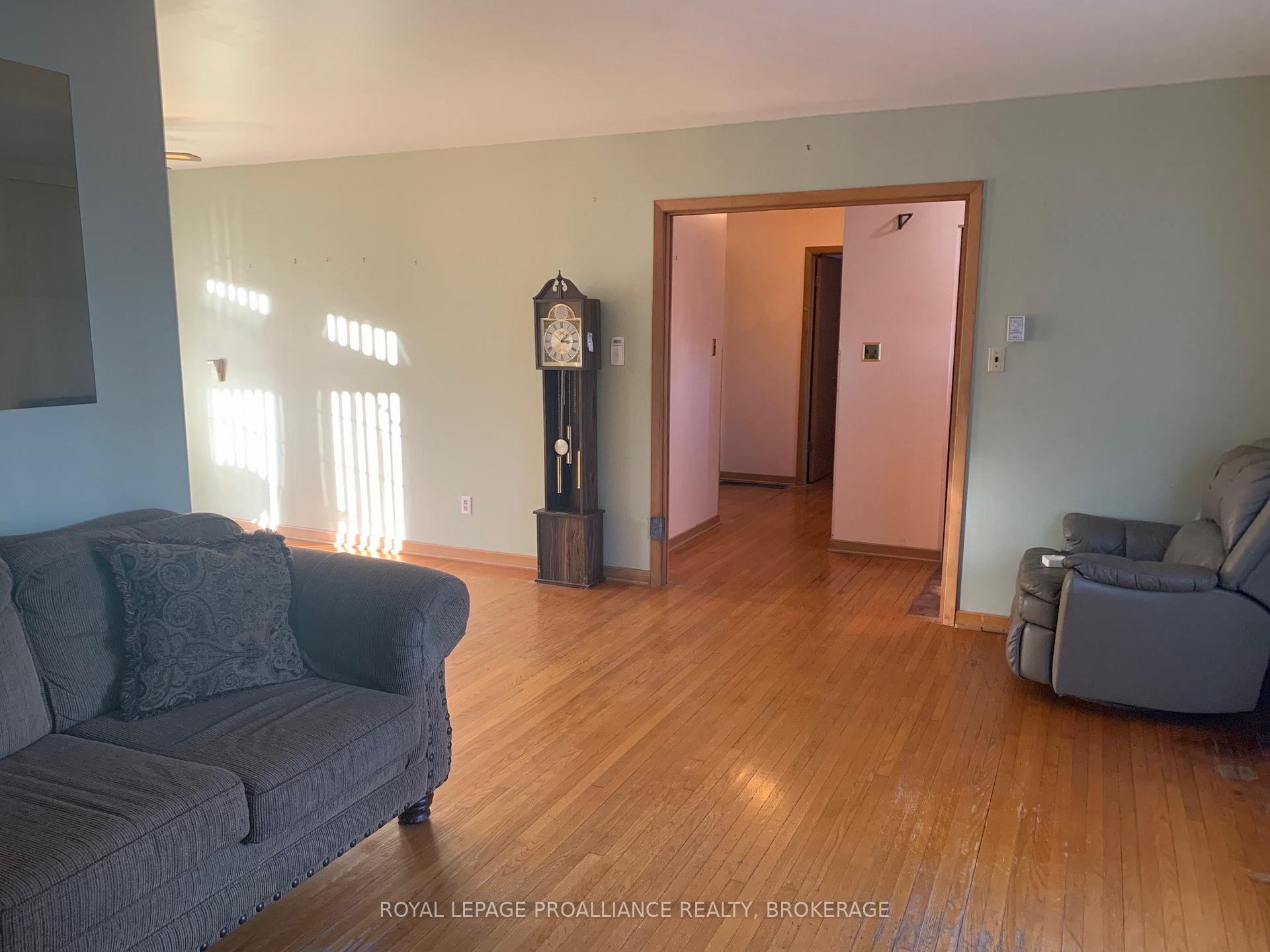 Photo 5 of 180 Elm Street, Gananoque — HOMEH