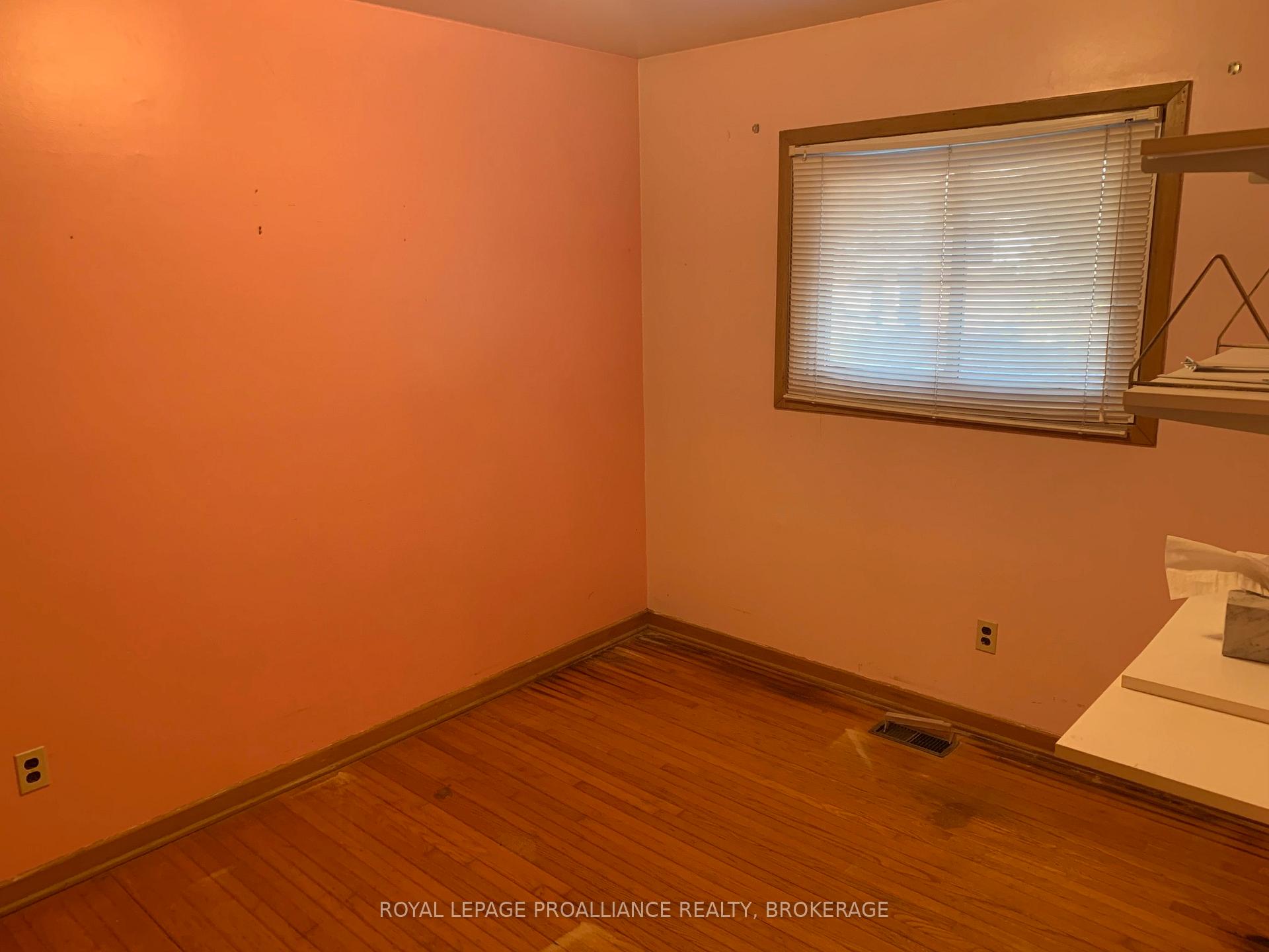 Photo 10 of 180 Elm Street, Gananoque — HOMEH
