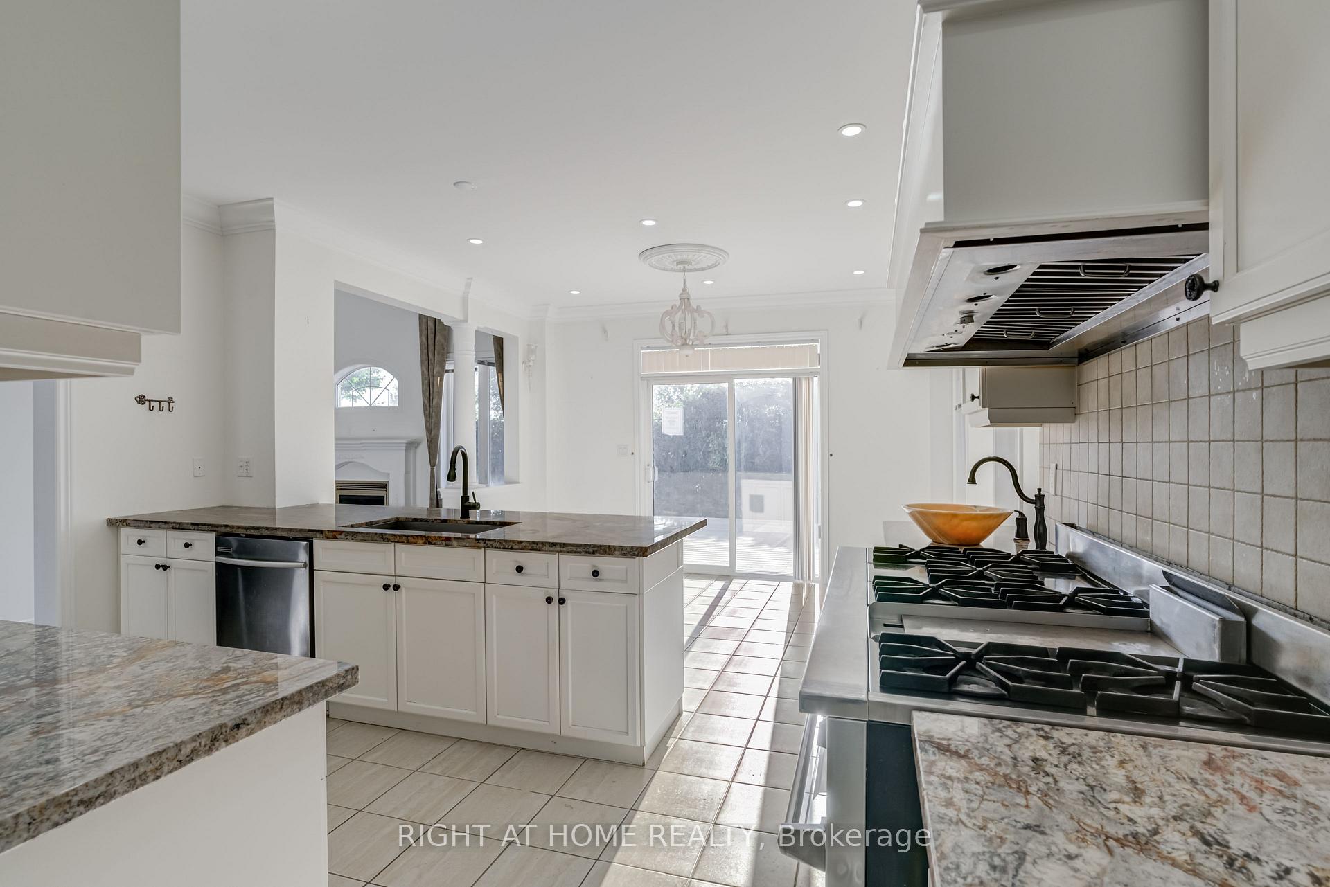 Photo 4 of 56 Gentle Fox Drive, Caledon, Rural Caledon — HOMEH