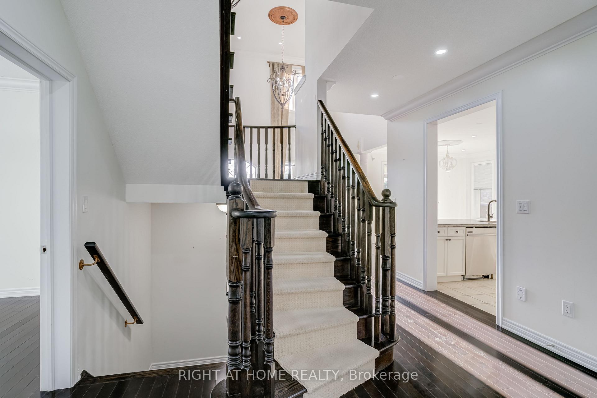 Photo 9 of 56 Gentle Fox Drive, Caledon, Rural Caledon — HOMEH