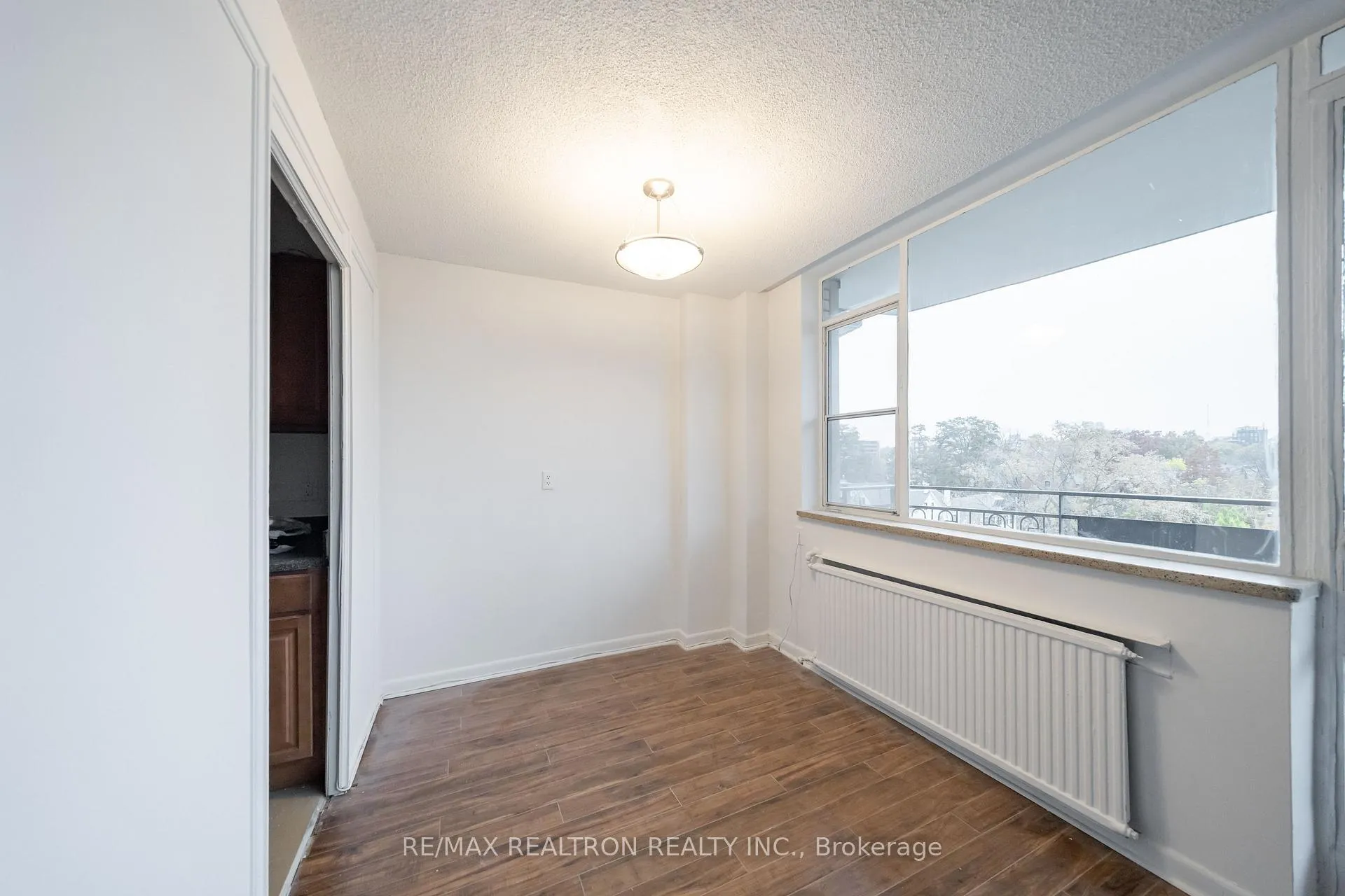 Photo 2 of Unit 707, 25 Bedford Road, Toronto, The Annex — HOMEH