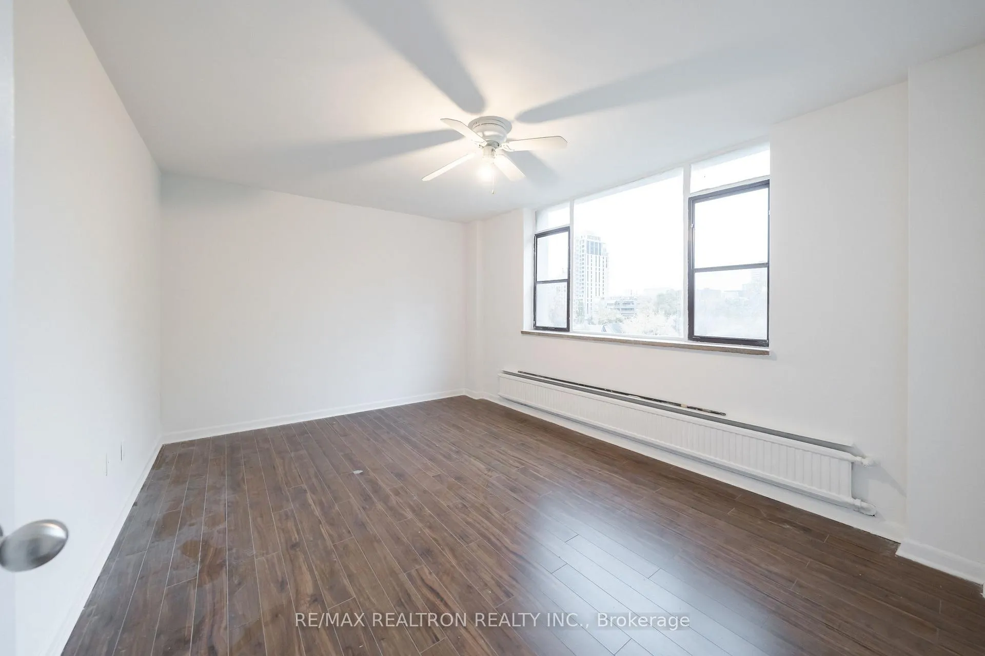 Photo 3 of Unit 707, 25 Bedford Road, Toronto, The Annex — HOMEH