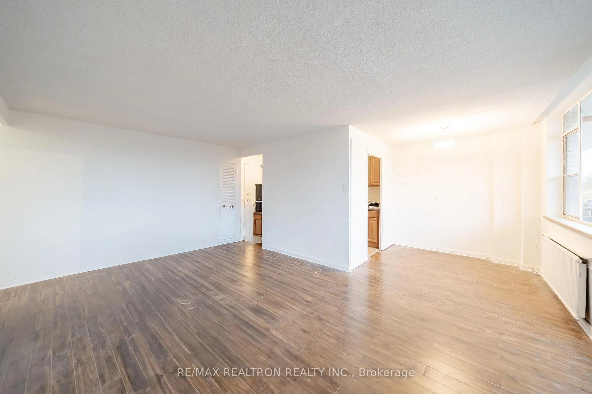 Photo 4 of Unit 707, 25 Bedford Road, Toronto, The Annex — HOMEH