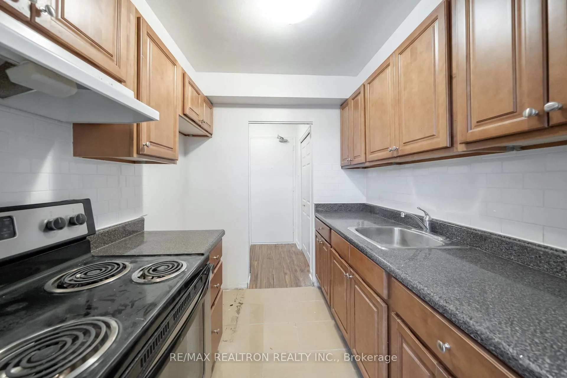Photo 5 of Unit 707, 25 Bedford Road, Toronto, The Annex — HOMEH