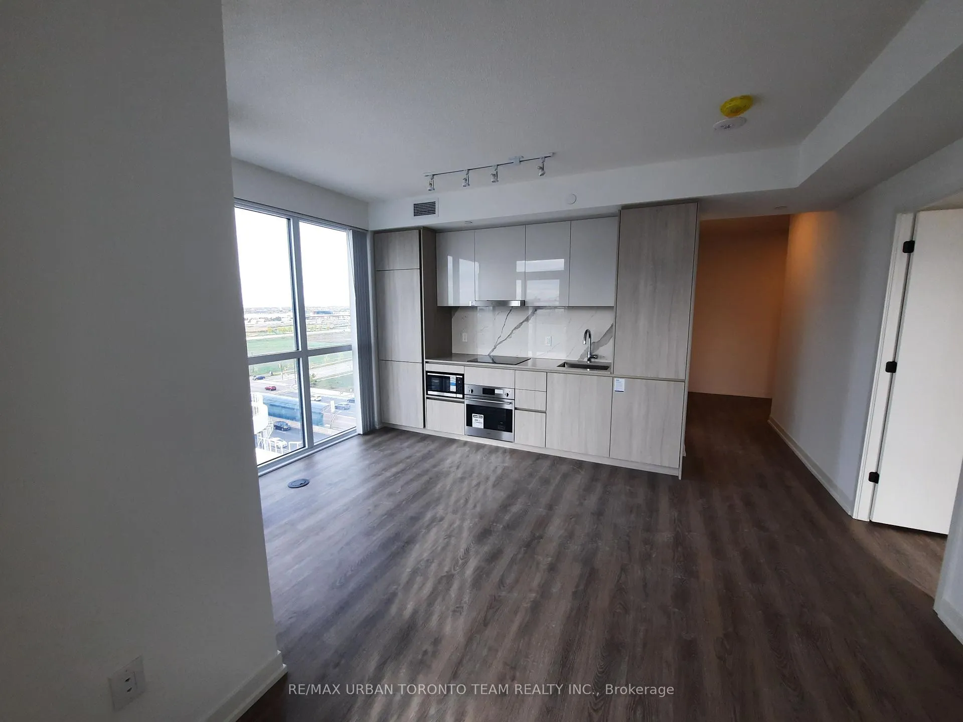 Photo 2 of Unit 912, 8 Interchange Way, Vaughan, Vaughan Corporate Centre — HOMEH