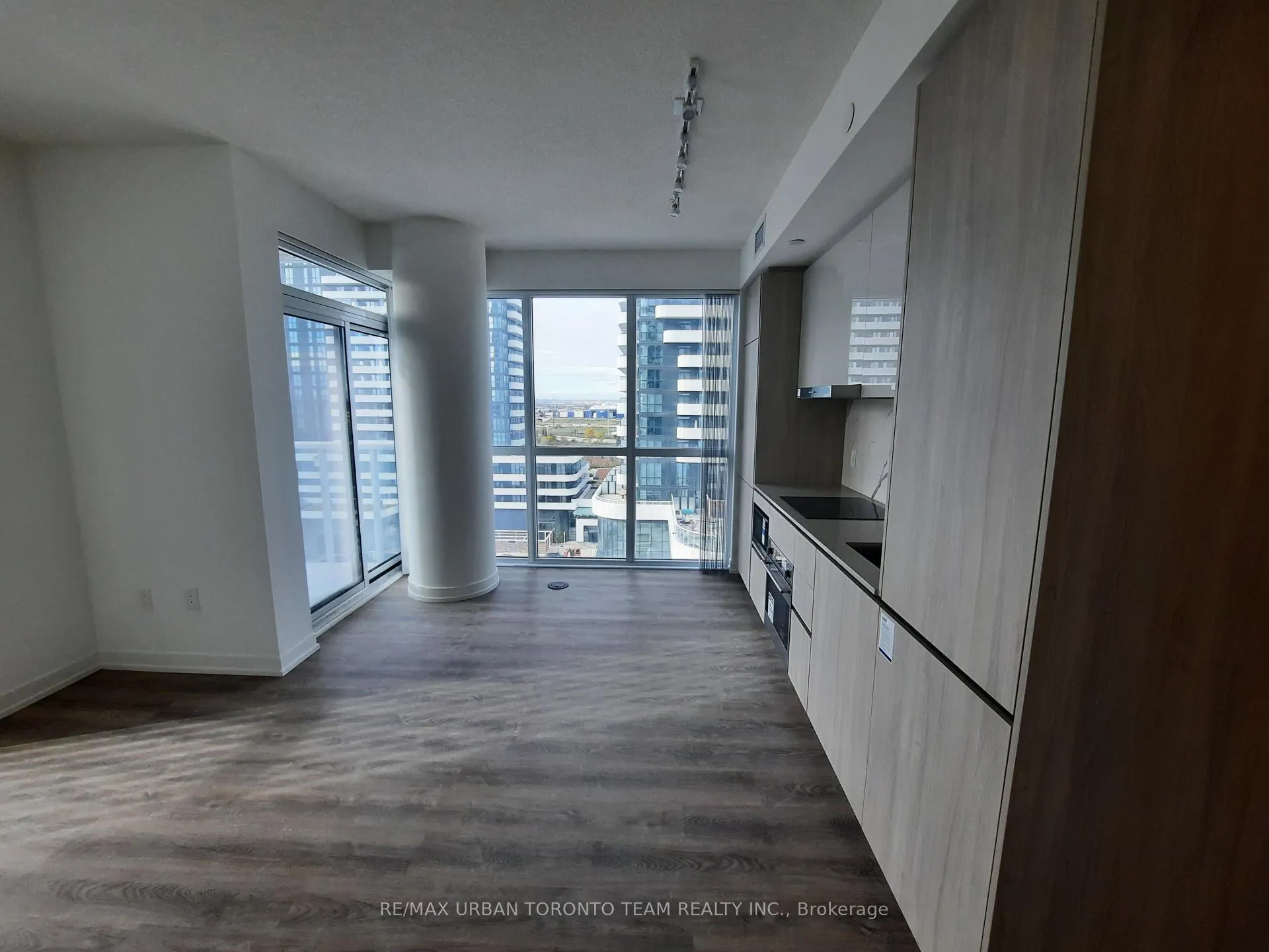 Photo 3 of Unit 912, 8 Interchange Way, Vaughan, Vaughan Corporate Centre — HOMEH