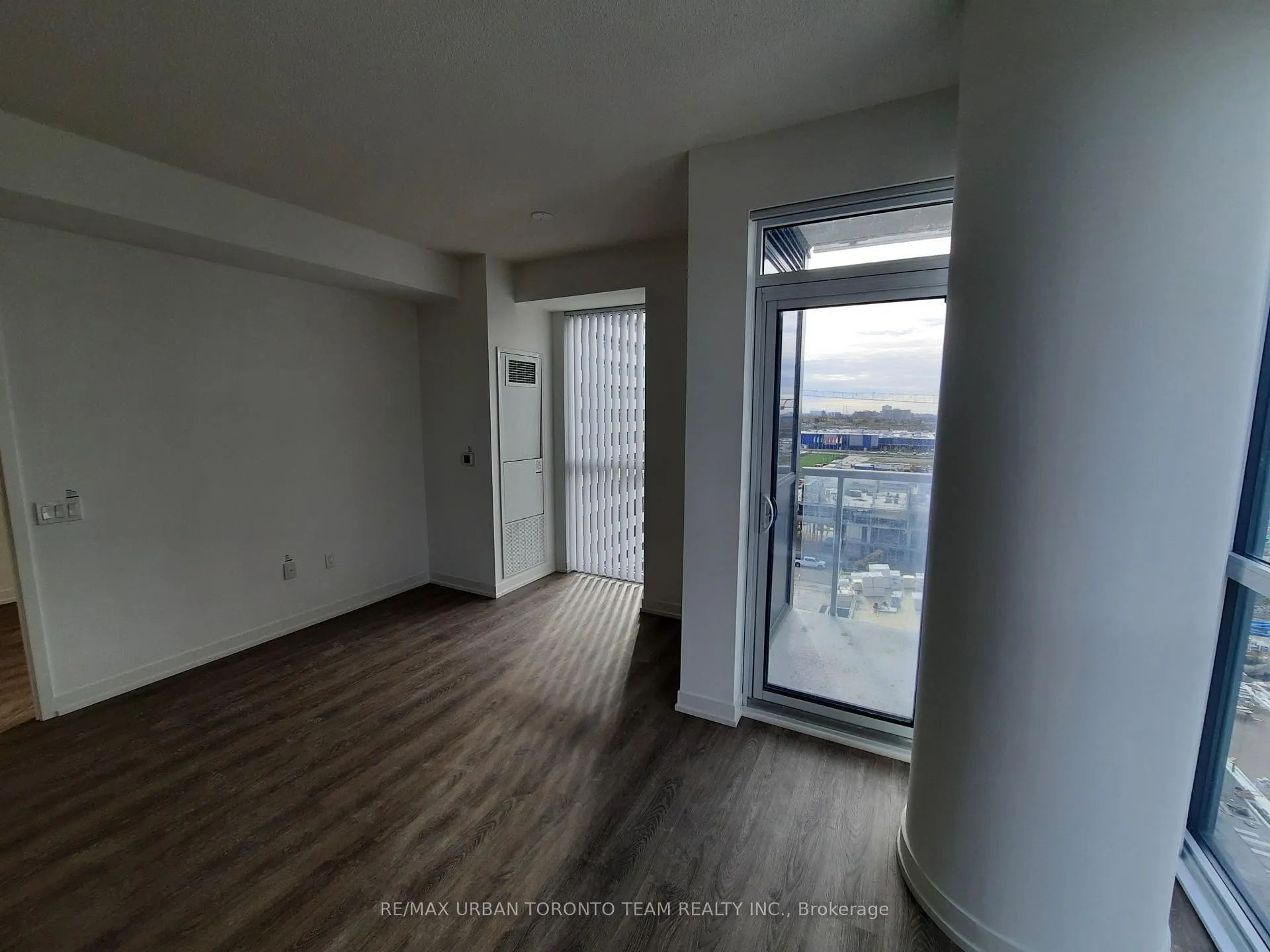 Photo 4 of Unit 912, 8 Interchange Way, Vaughan, Vaughan Corporate Centre — HOMEH