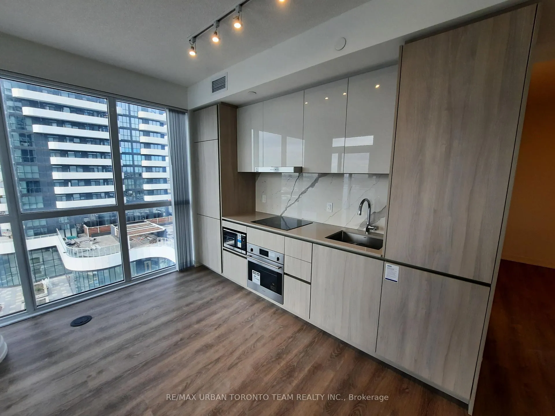 Photo 5 of Unit 912, 8 Interchange Way, Vaughan, Vaughan Corporate Centre — HOMEH