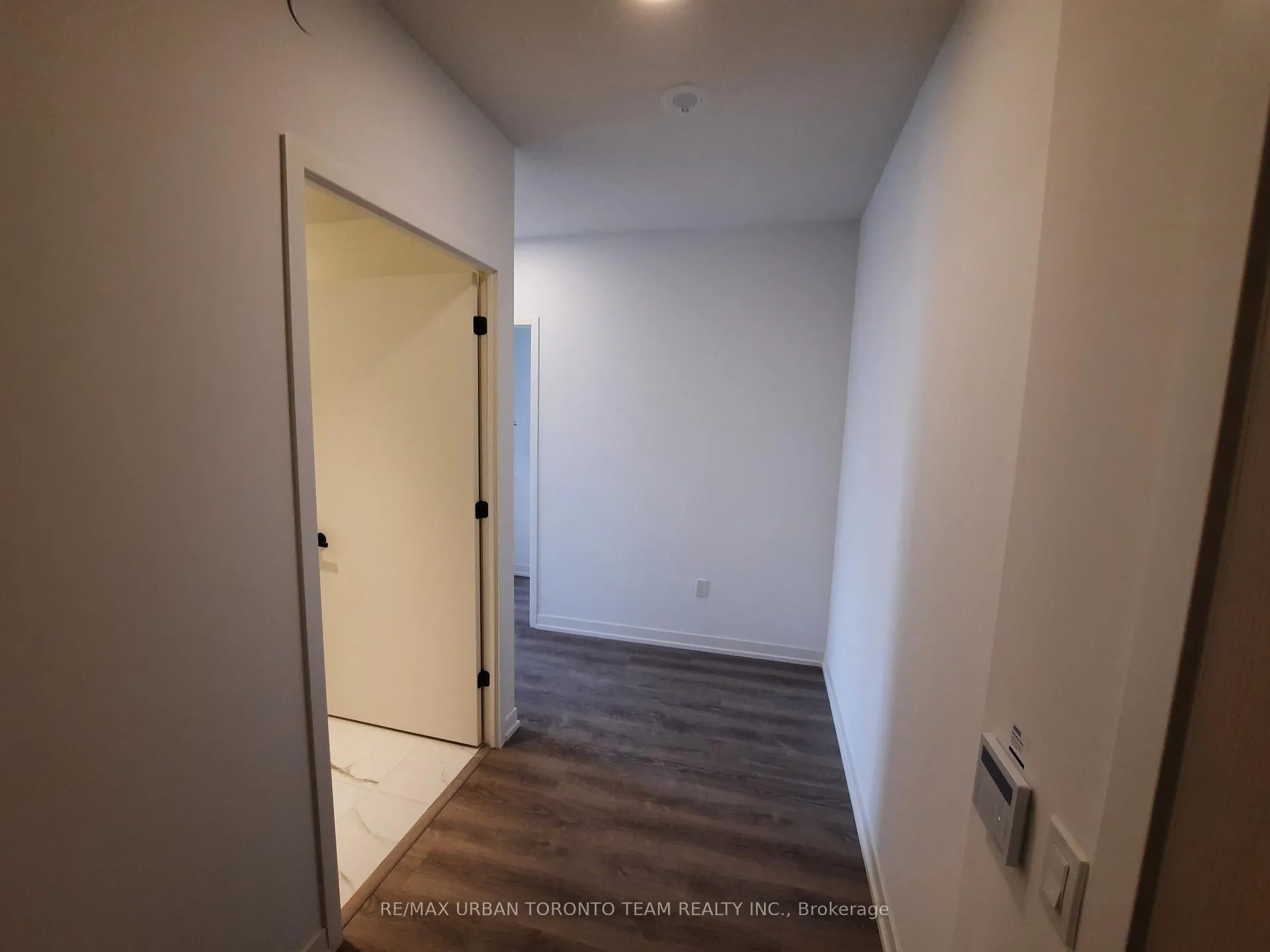 Photo 11 of Unit 912, 8 Interchange Way, Vaughan, Vaughan Corporate Centre — HOMEH