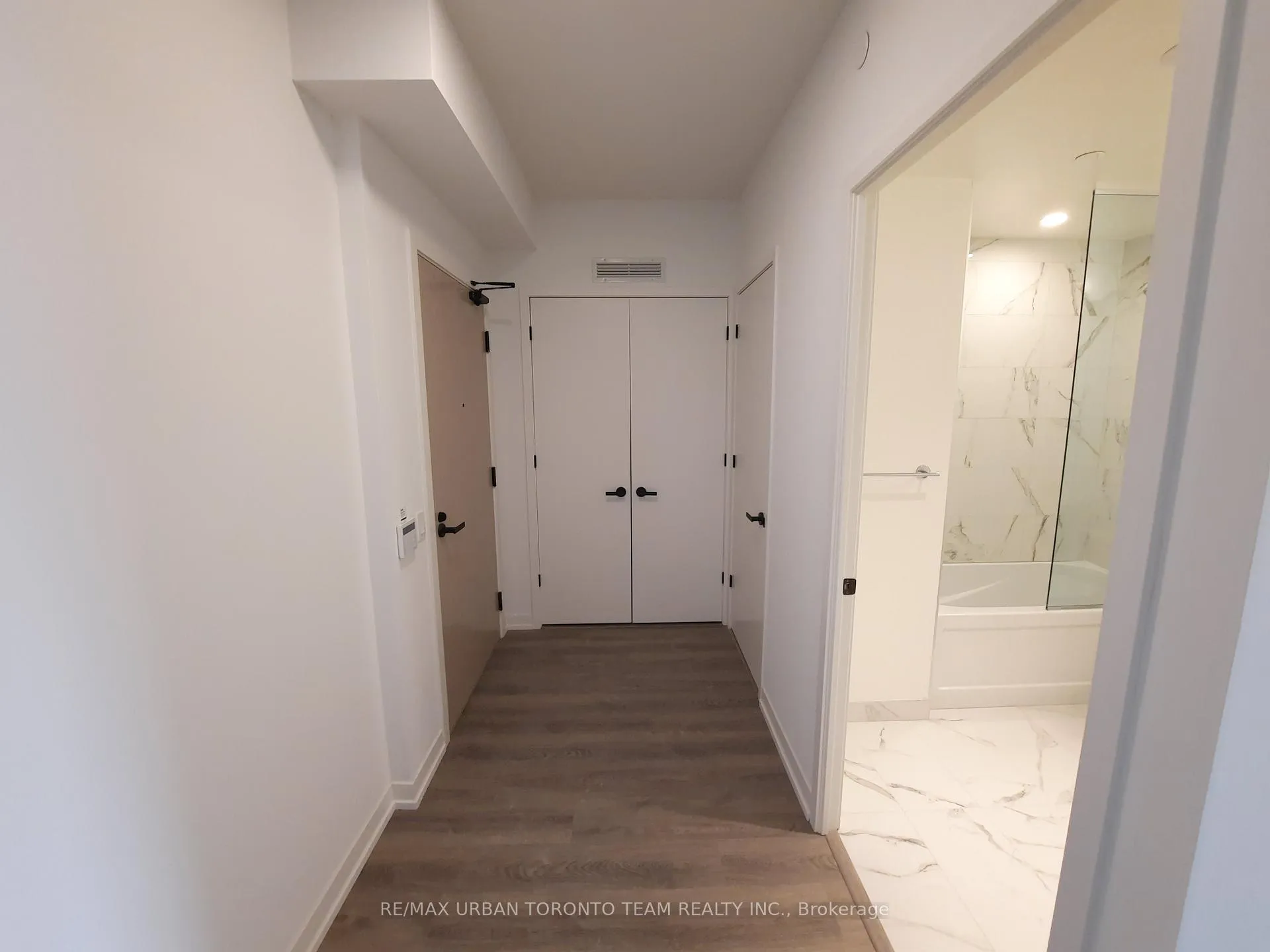 Photo 12 of Unit 912, 8 Interchange Way, Vaughan, Vaughan Corporate Centre — HOMEH