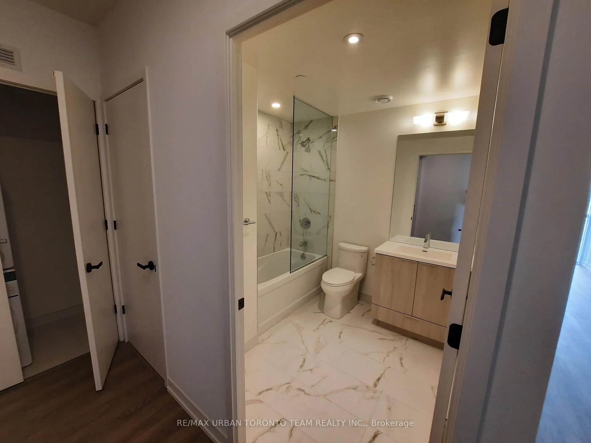 Photo 14 of Unit 912, 8 Interchange Way, Vaughan, Vaughan Corporate Centre — HOMEH