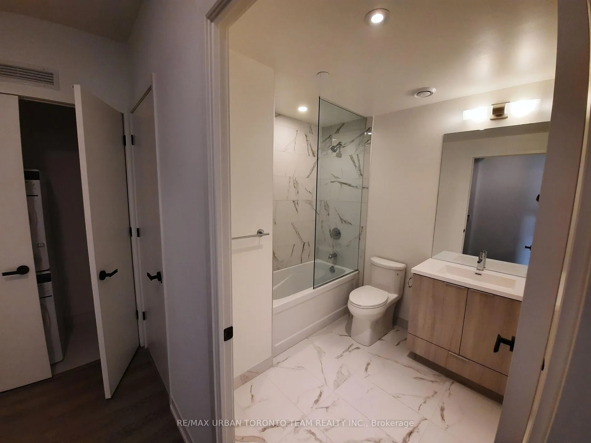 Photo 15 of Unit 912, 8 Interchange Way, Vaughan, Vaughan Corporate Centre — HOMEH