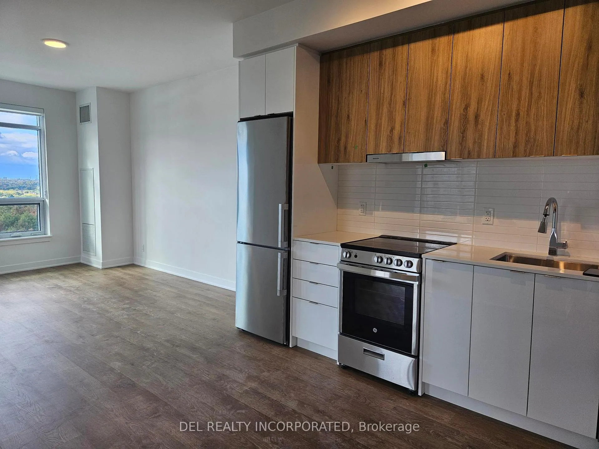 Photo 5 of Unit 902A, 30 Upper Mall Way, Vaughan, Brownridge — HOMEH