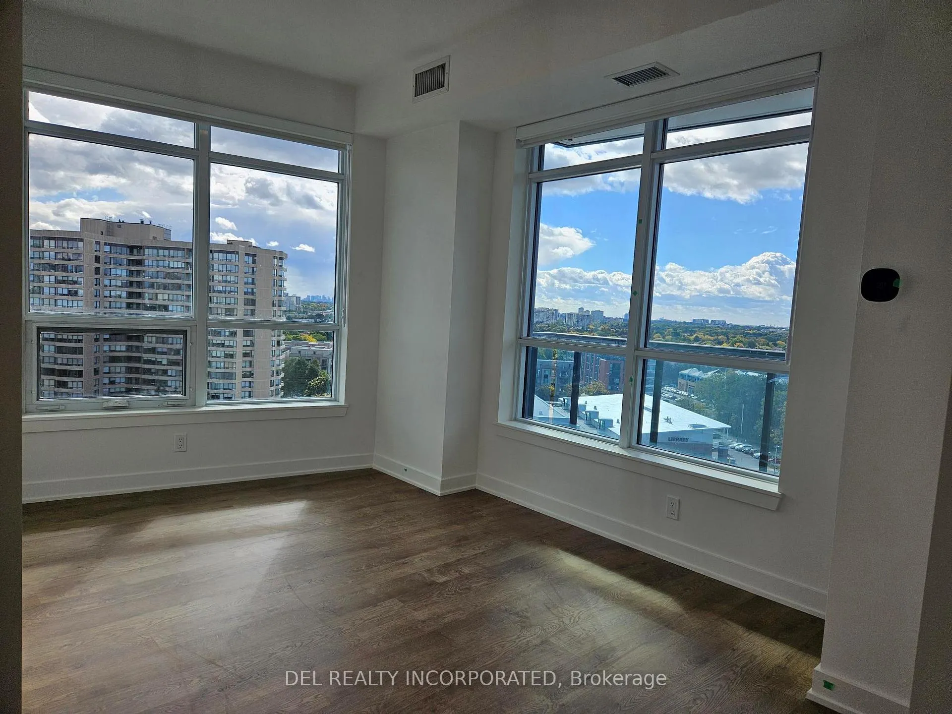Photo 20 of Unit 902A, 30 Upper Mall Way, Vaughan, Brownridge — HOMEH