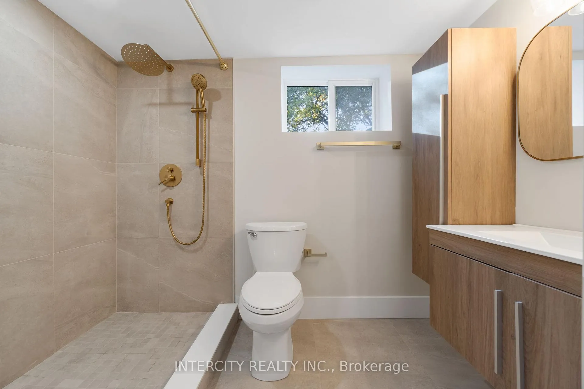 Photo 16 of 560 Beach Boulevard, Hamilton, Hamilton Beach — HOMEH