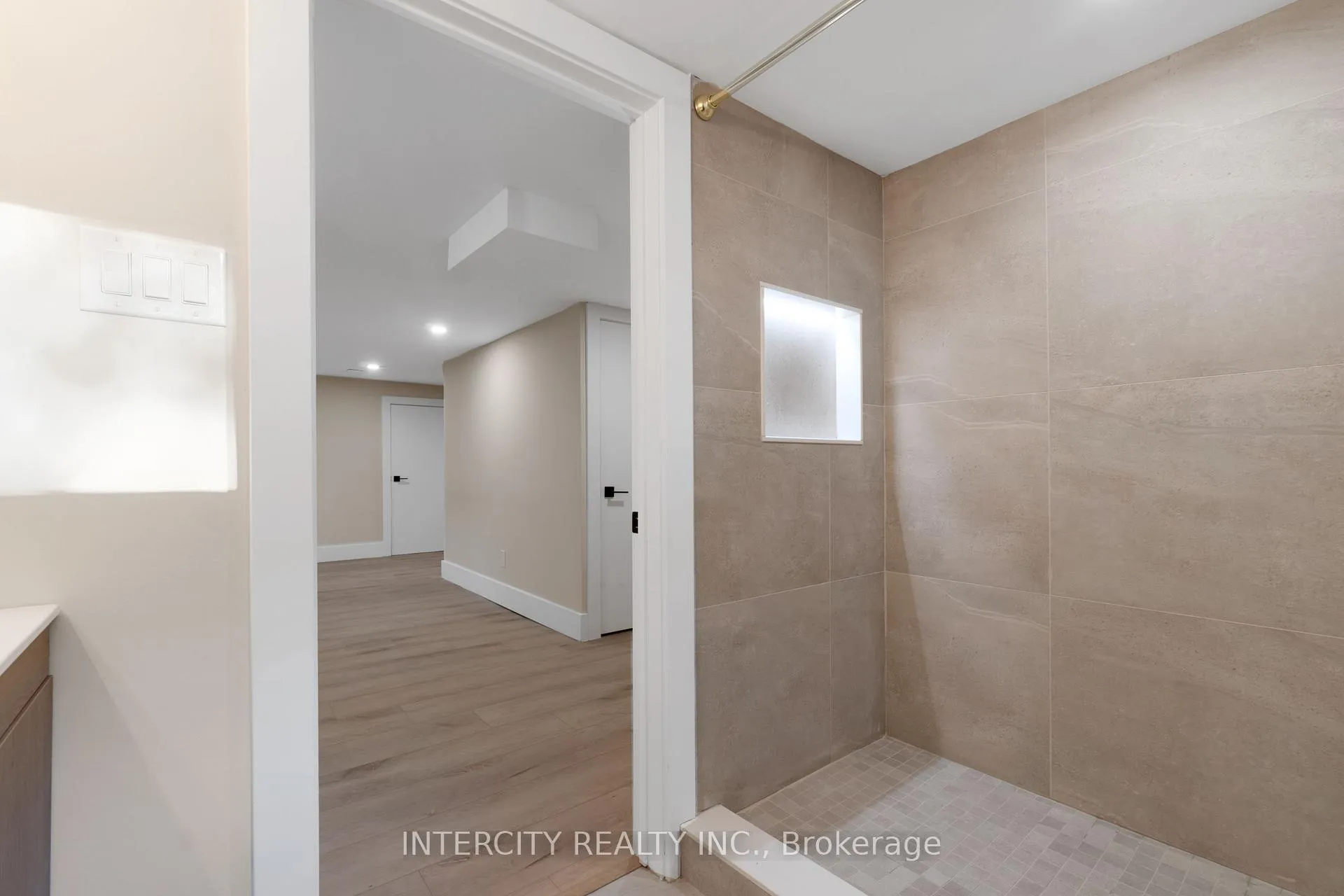 Photo 18 of 560 Beach Boulevard, Hamilton, Hamilton Beach — HOMEH