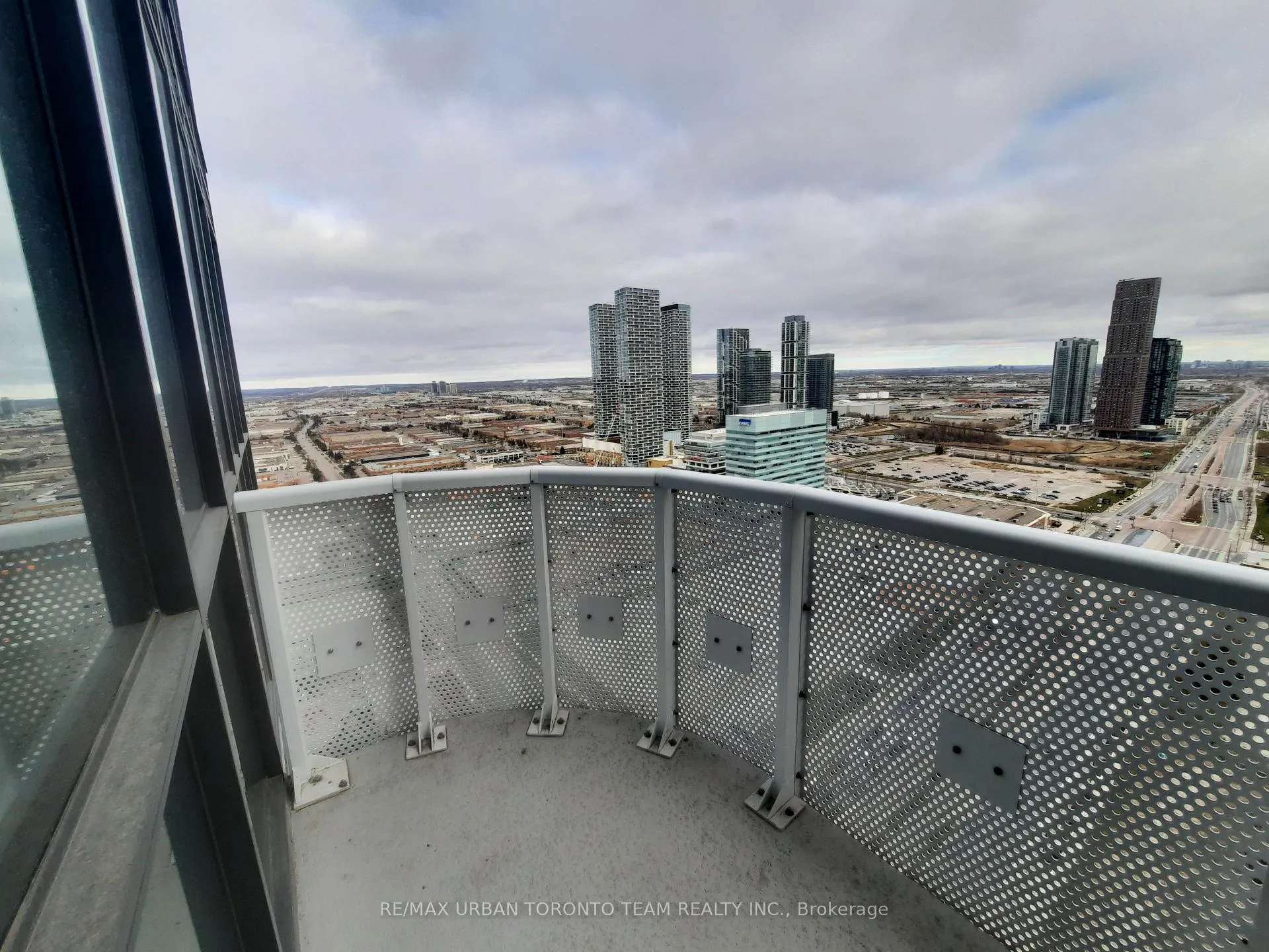 Photo 4 of Unit 3606, 8 Interchange Way, Vaughan, Vaughan Corporate Centre — HOMEH