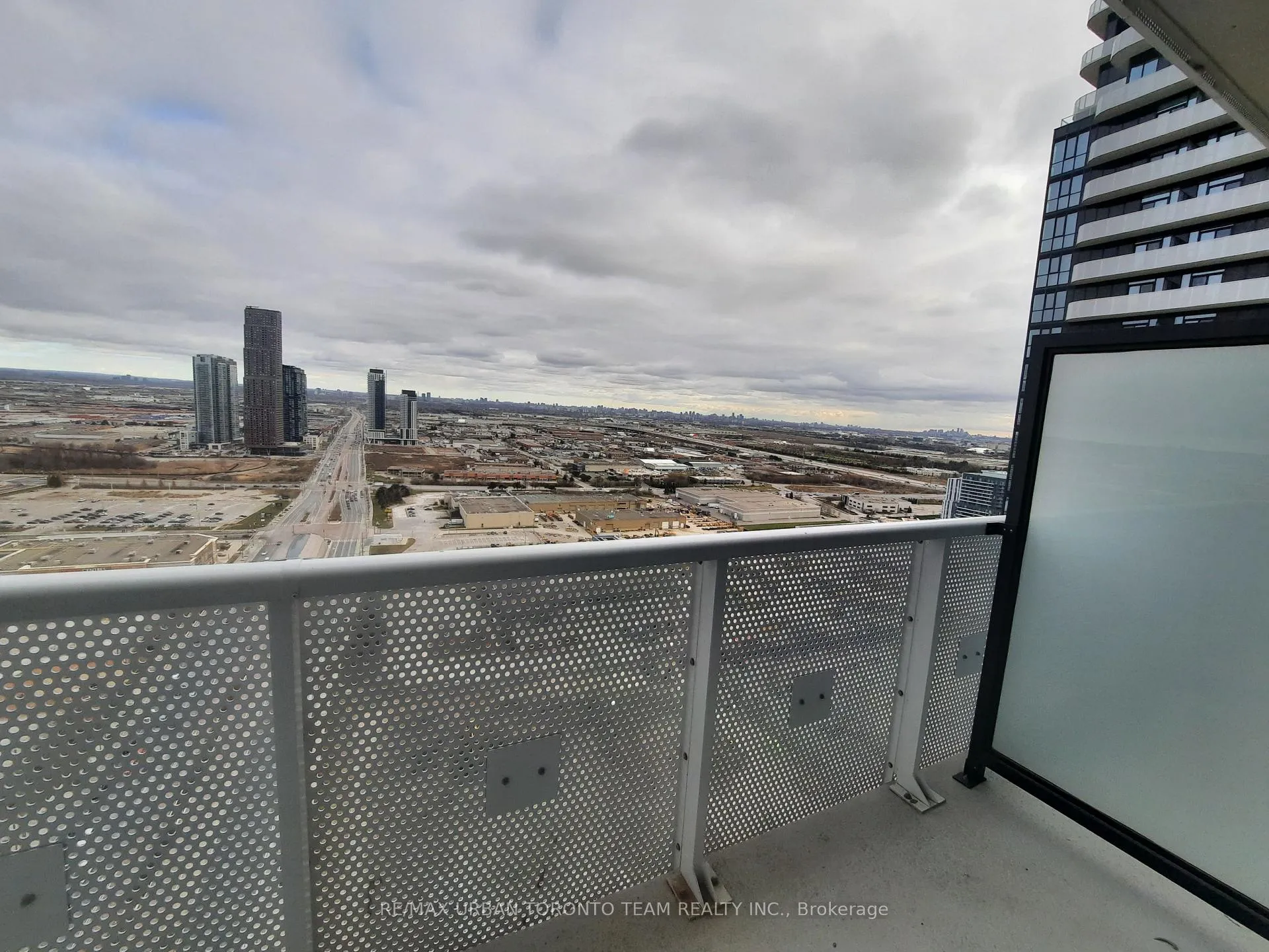 Photo 5 of Unit 3606, 8 Interchange Way, Vaughan, Vaughan Corporate Centre — HOMEH