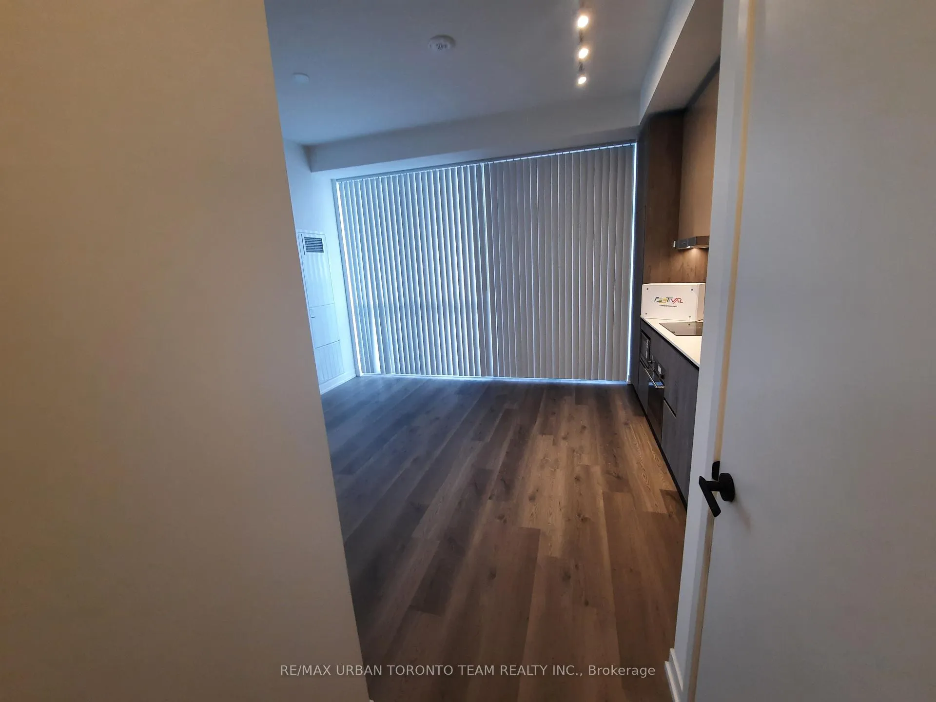 Photo 9 of Unit 3606, 8 Interchange Way, Vaughan, Vaughan Corporate Centre — HOMEH