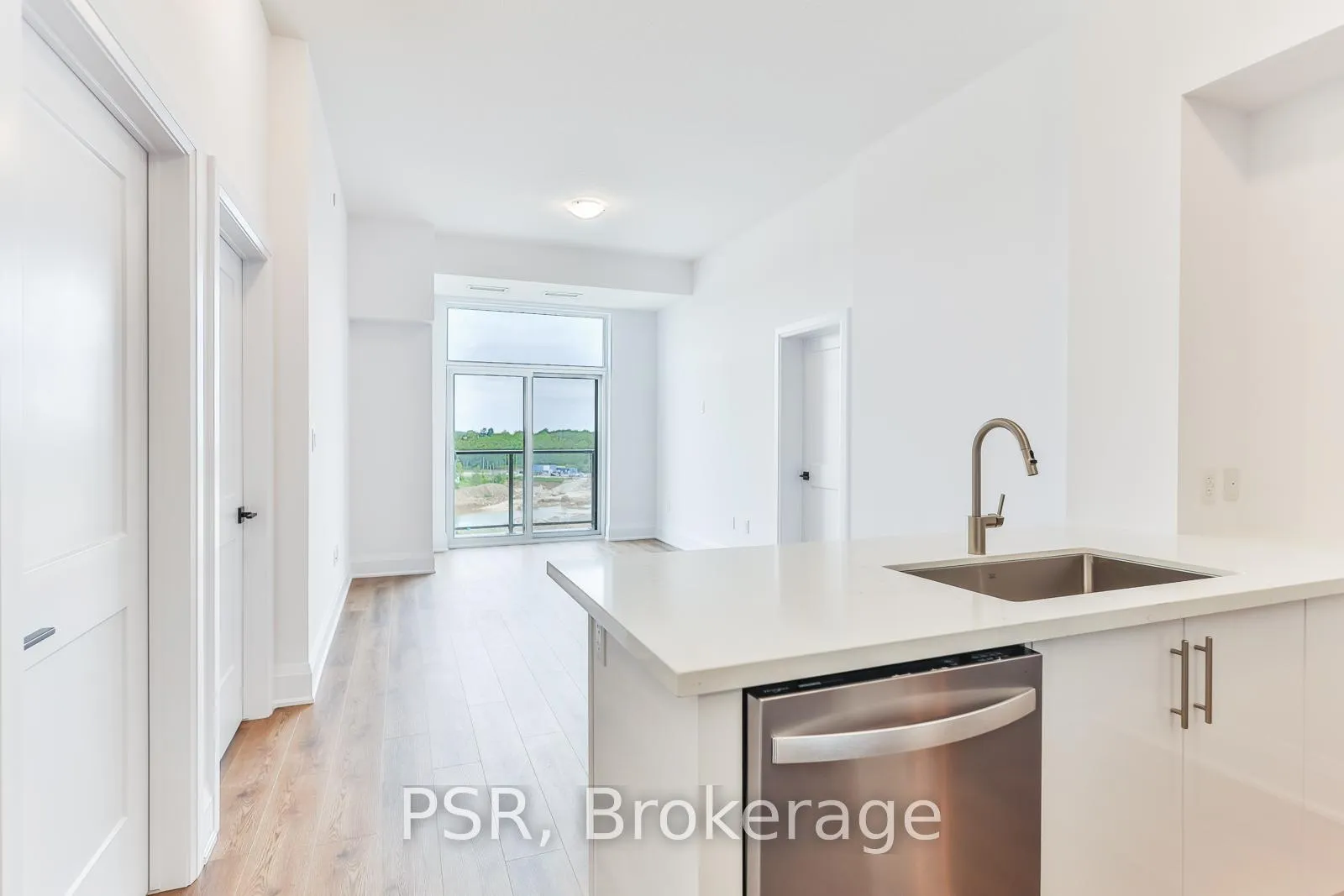 Photo 6 of Unit 624, 10 Mallard Trail, Hamilton, Waterdown — HOMEH