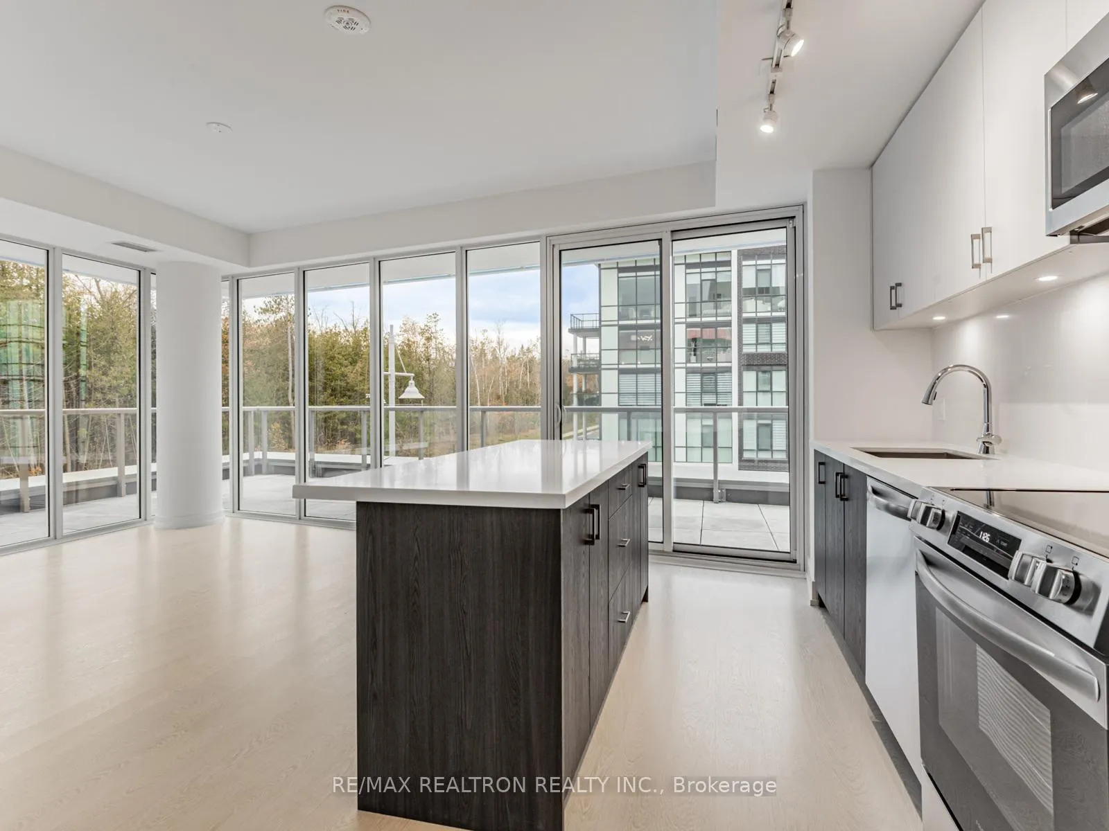 Front of Unit 301, 333 Sunseeker Avenue