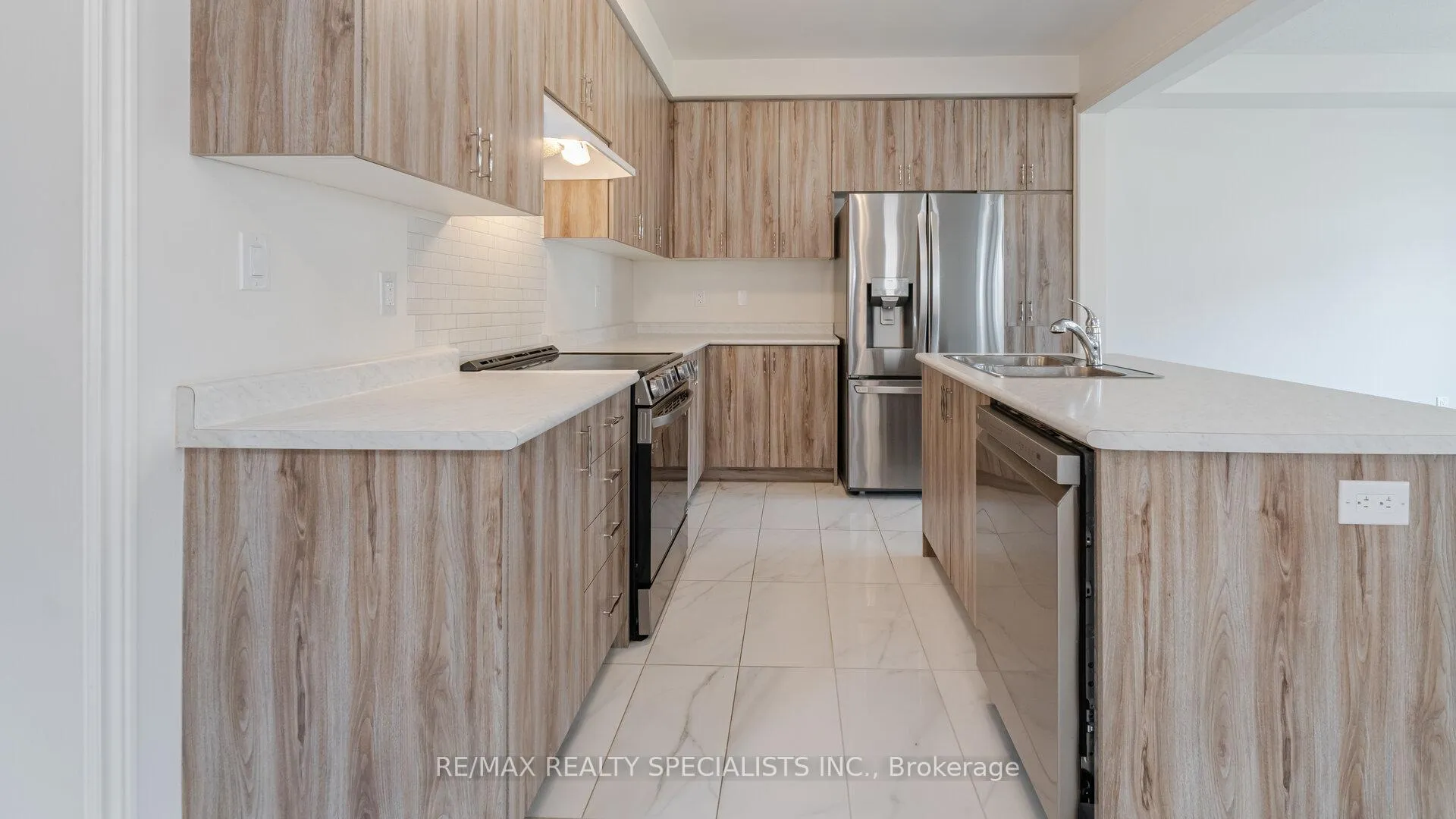 Photo 6 of 311 Great Falls Boulevard, Hamilton, Waterdown — HOMEH