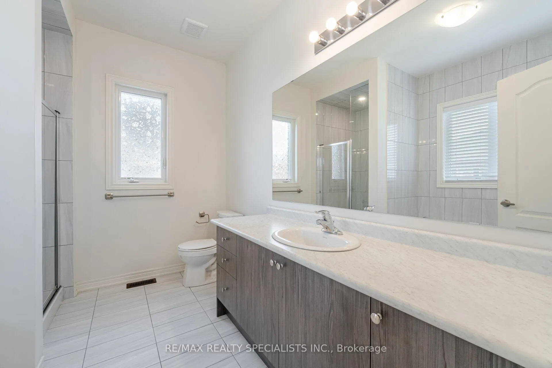 Photo 13 of 311 Great Falls Boulevard, Hamilton, Waterdown — HOMEH