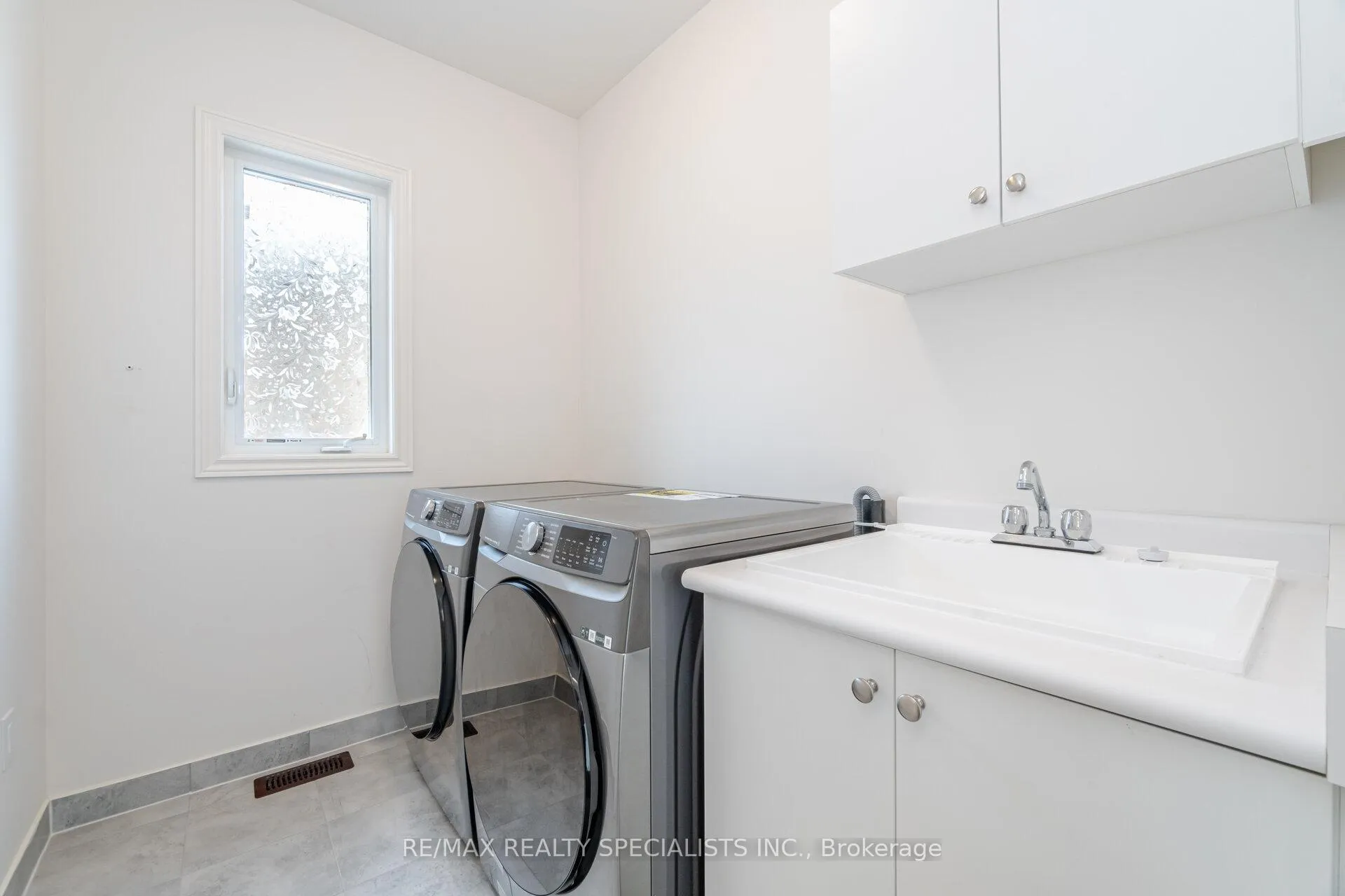 Photo 20 of 311 Great Falls Boulevard, Hamilton, Waterdown — HOMEH