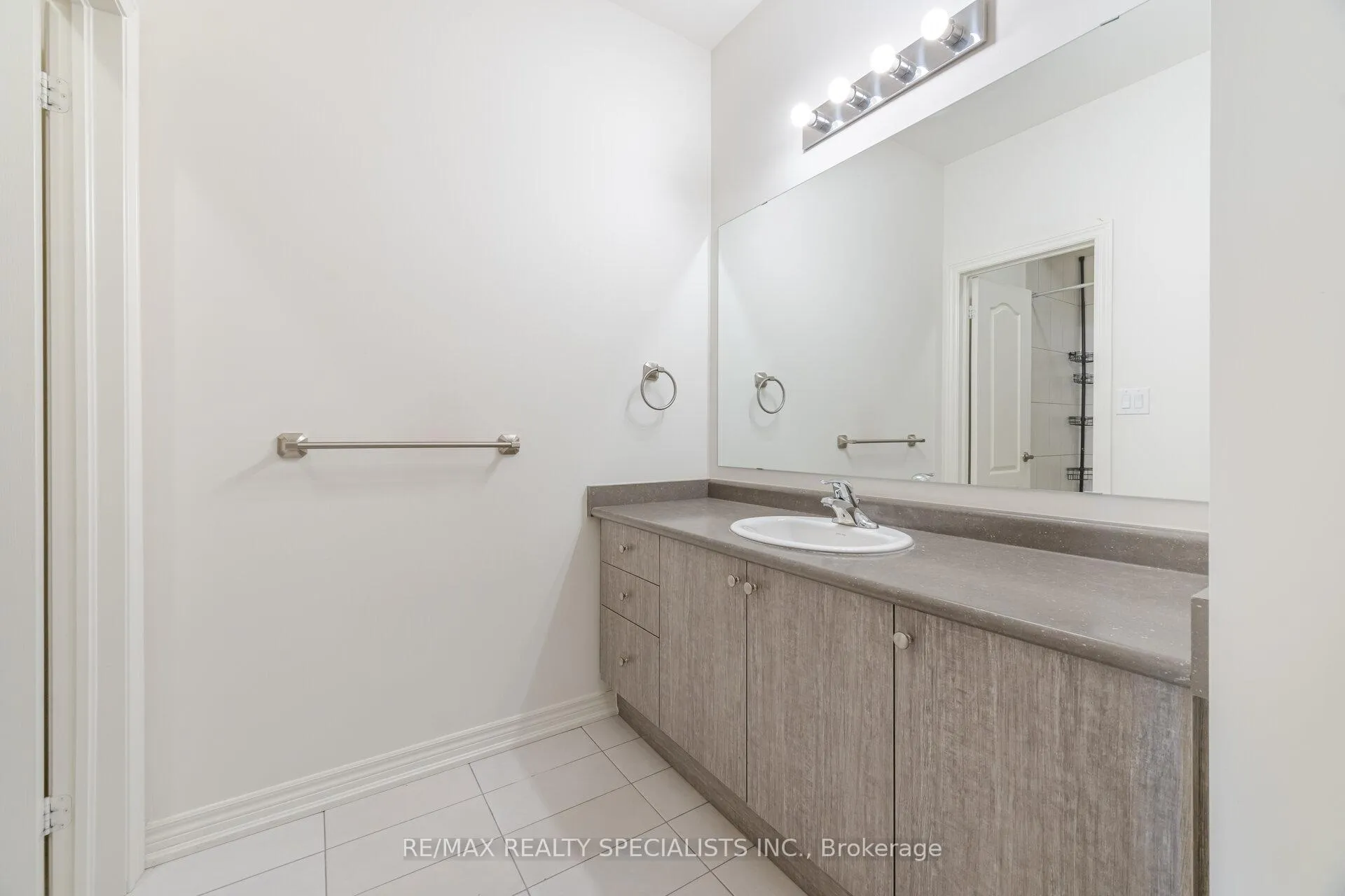 Photo 21 of 311 Great Falls Boulevard, Hamilton, Waterdown — HOMEH