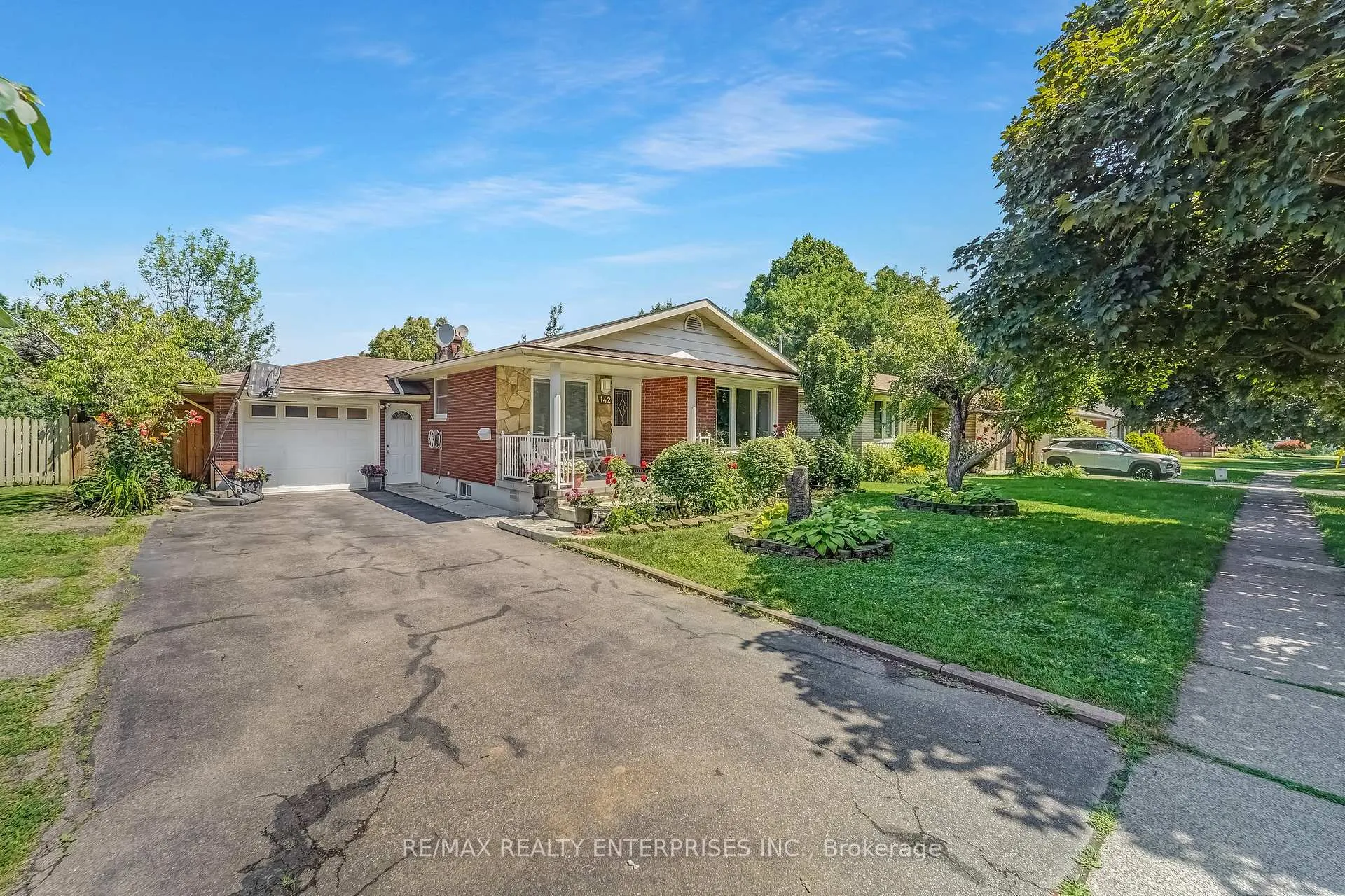 Photo 2 of 142 Elma Street, St. Catharines, Lakeport — HOMEH