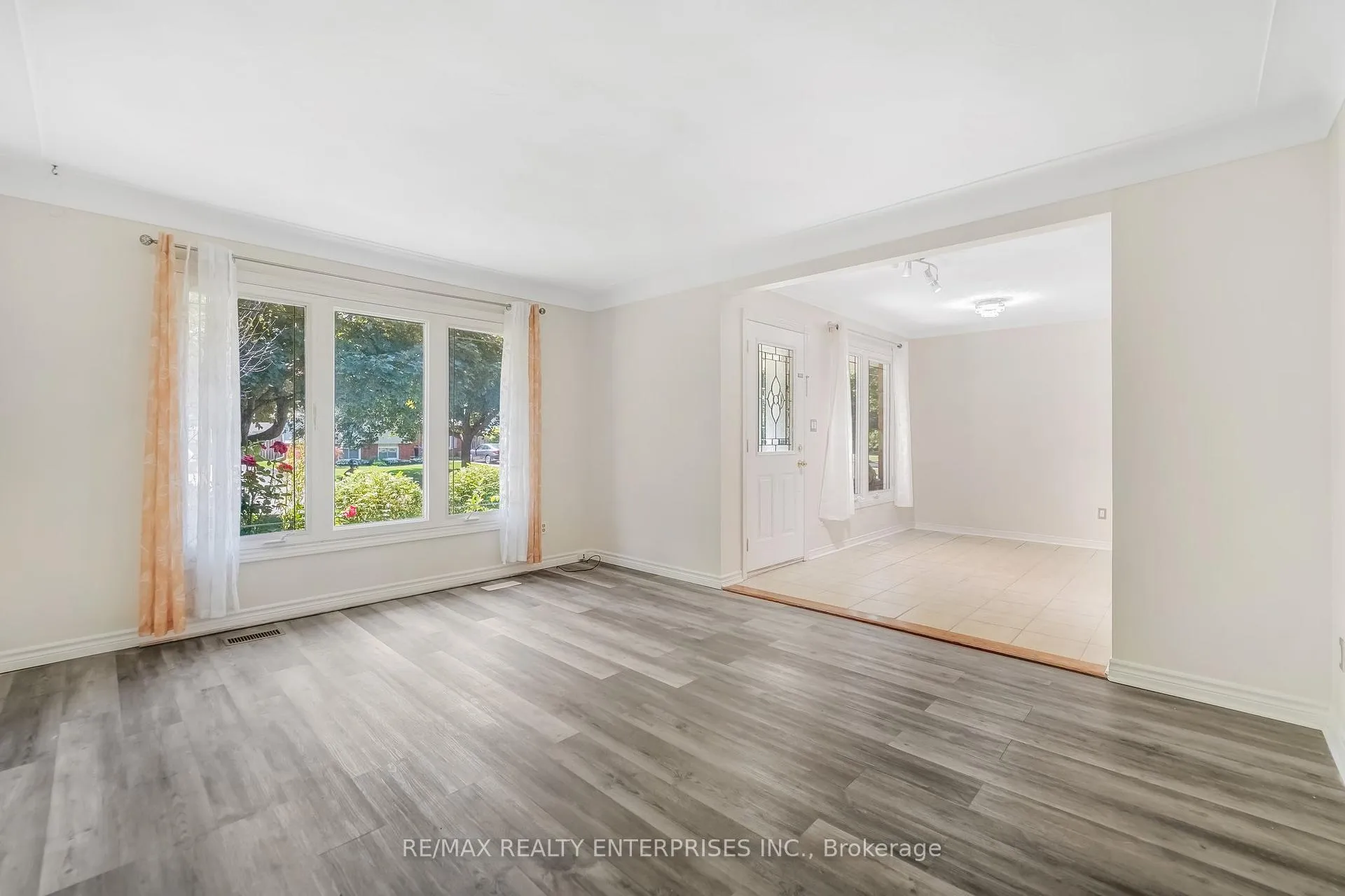 Photo 5 of 142 Elma Street, St. Catharines, Lakeport — HOMEH