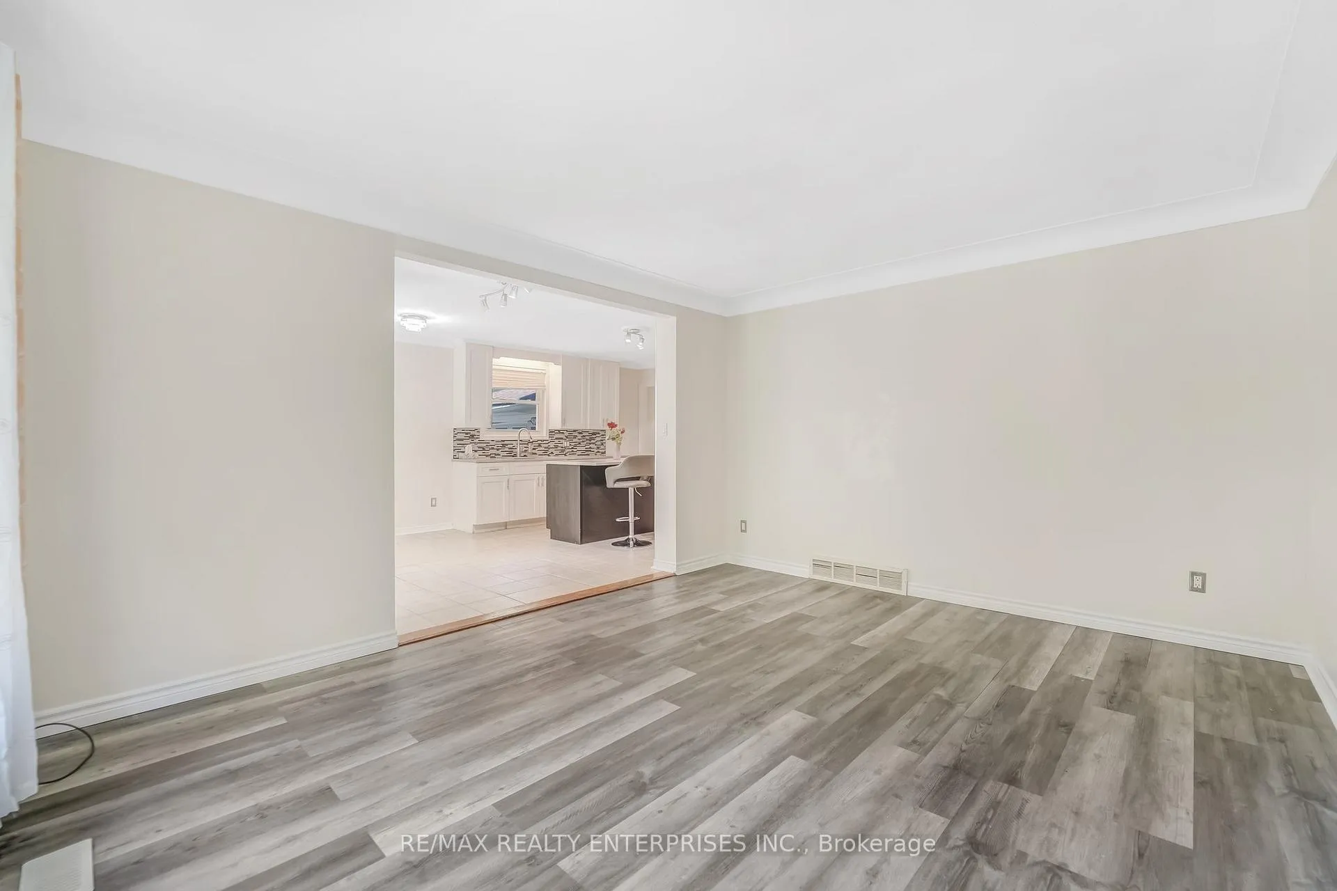Photo 6 of 142 Elma Street, St. Catharines, Lakeport — HOMEH