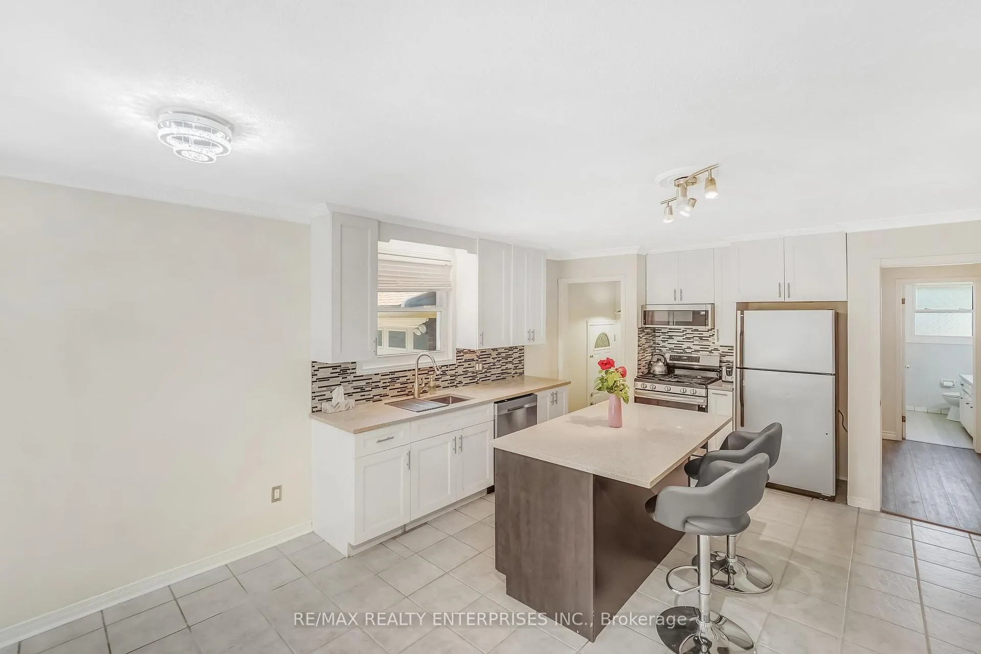 Photo 7 of 142 Elma Street, St. Catharines, Lakeport — HOMEH