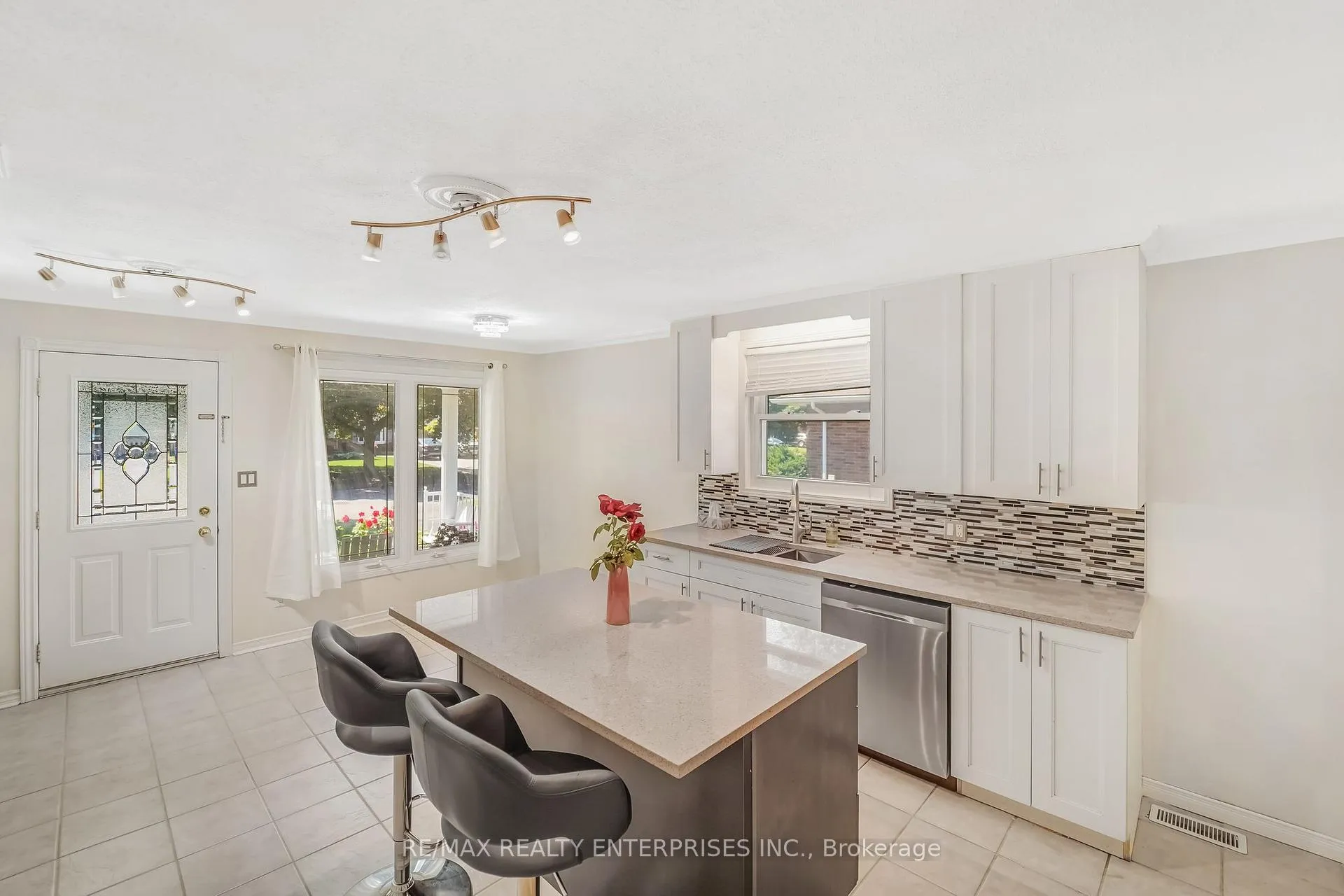Photo 8 of 142 Elma Street, St. Catharines, Lakeport — HOMEH