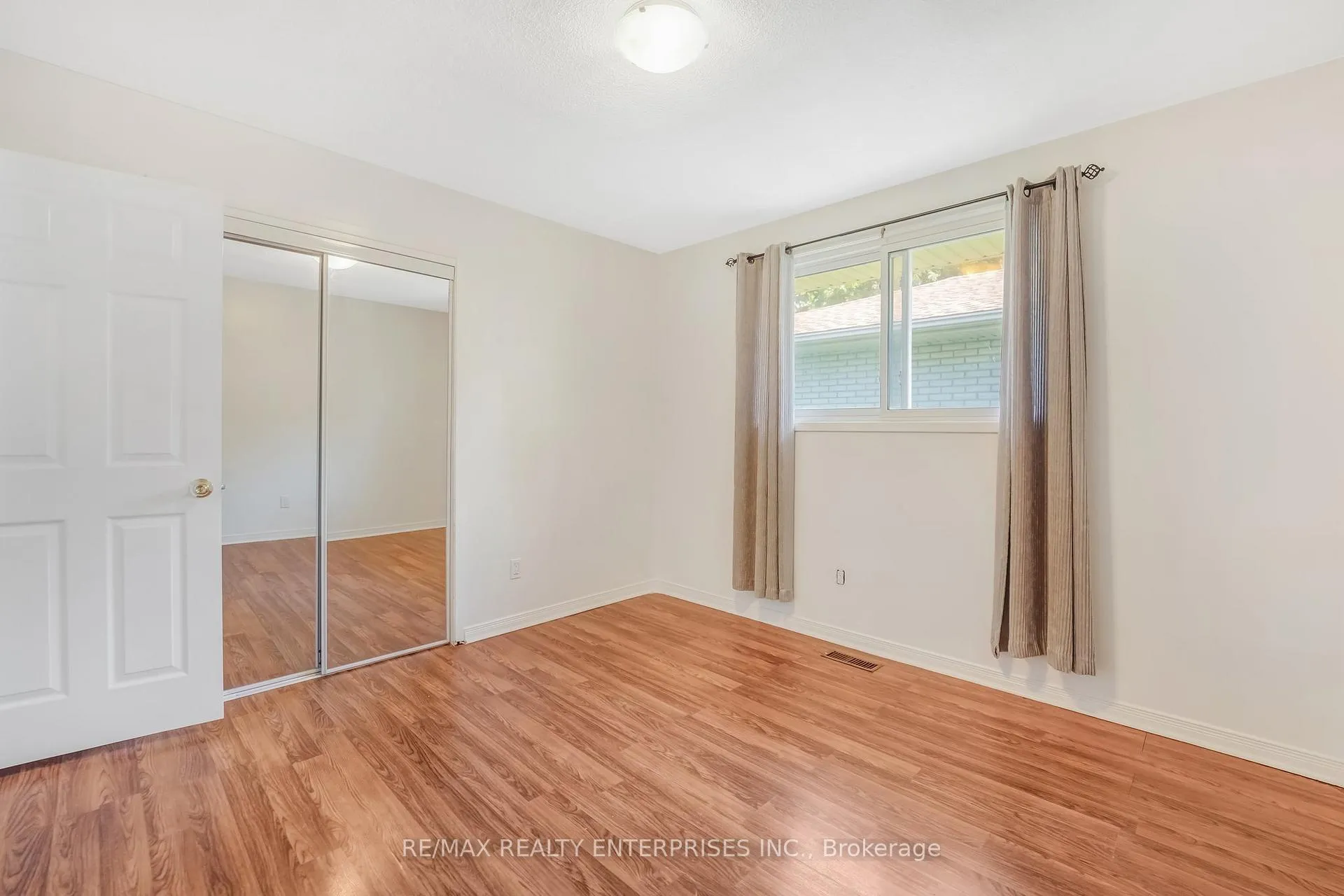 Photo 10 of 142 Elma Street, St. Catharines, Lakeport — HOMEH