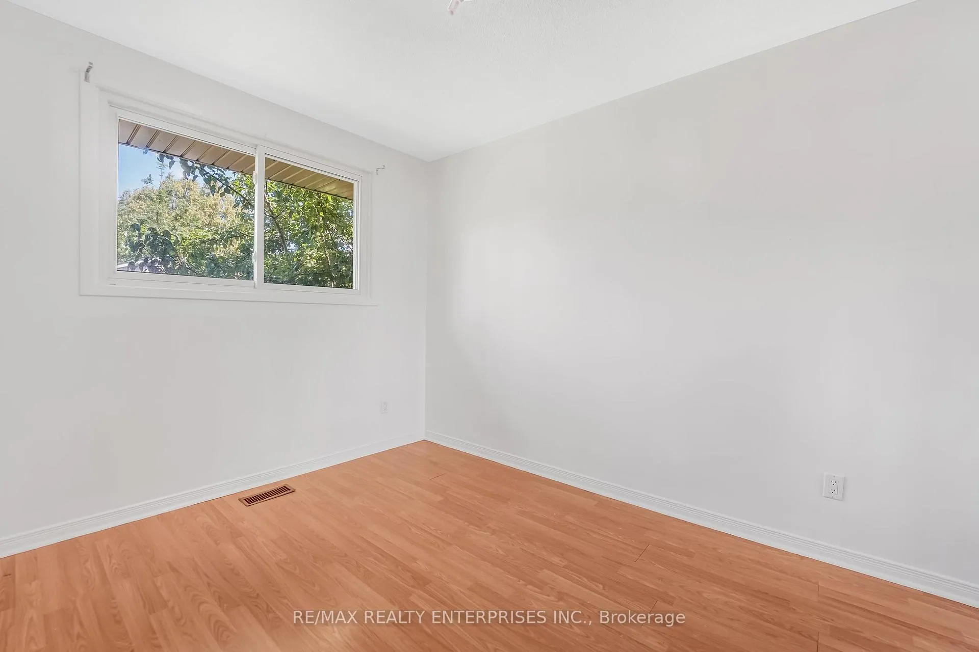 Photo 11 of 142 Elma Street, St. Catharines, Lakeport — HOMEH