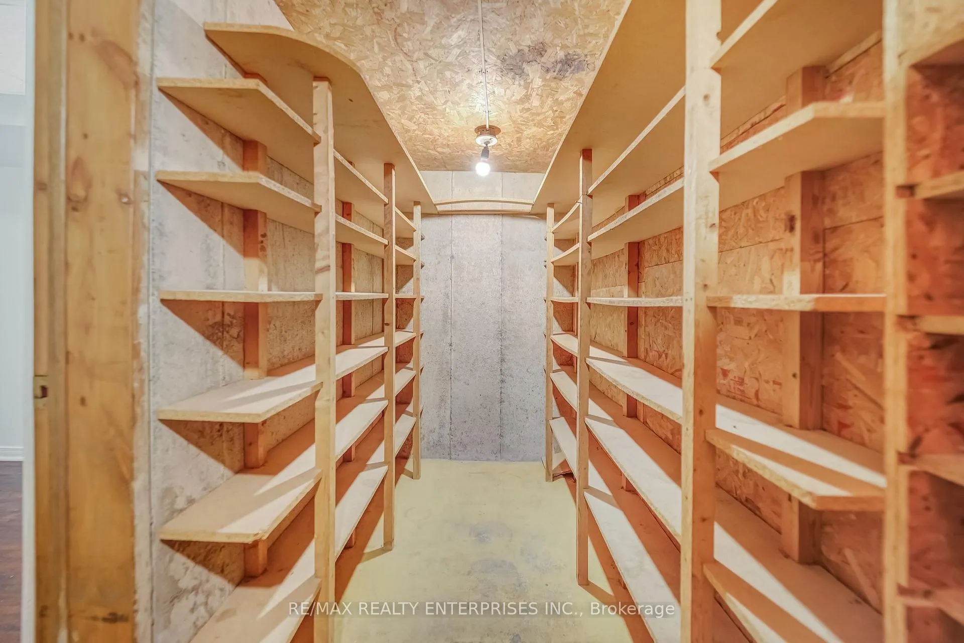 Photo 21 of 142 Elma Street, St. Catharines, Lakeport — HOMEH