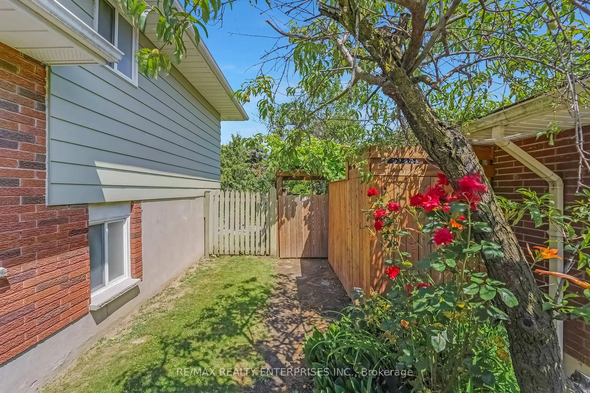Photo 23 of 142 Elma Street, St. Catharines, Lakeport — HOMEH