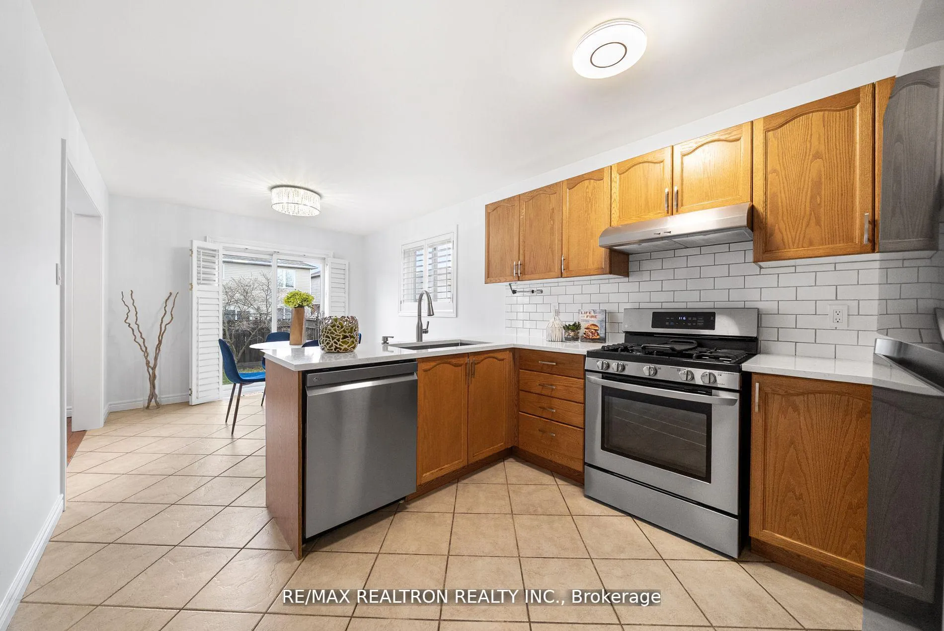 Photo 18 of 34 Shadyglen Drive, Hamilton, Stoney Creek — HOMEH