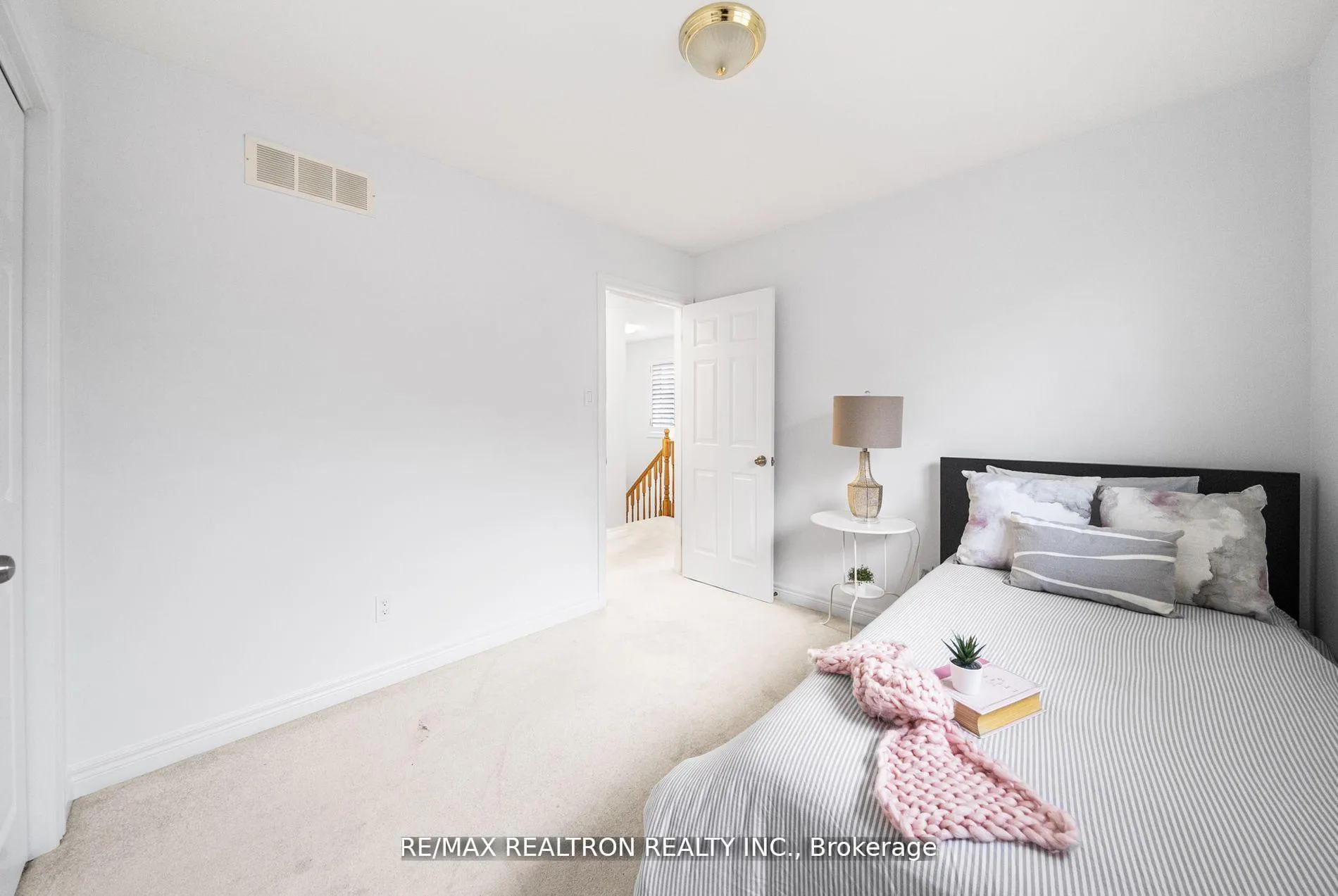 Photo 30 of 34 Shadyglen Drive, Hamilton, Stoney Creek — HOMEH